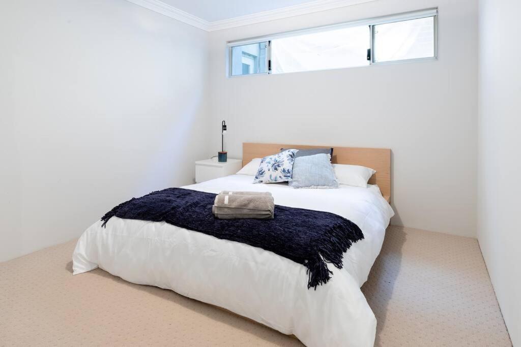 Executive CBD Perth House 4BR 3BA 2Pk SLEEP 8!
