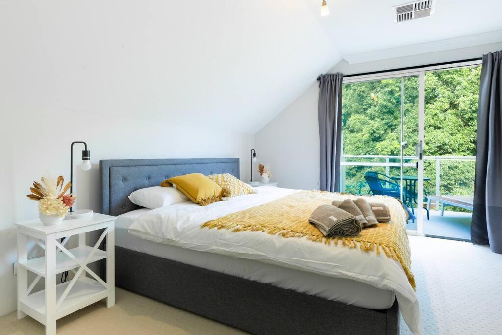 Executive CBD Perth House 4BR 3BA 2Pk SLEEP 8!