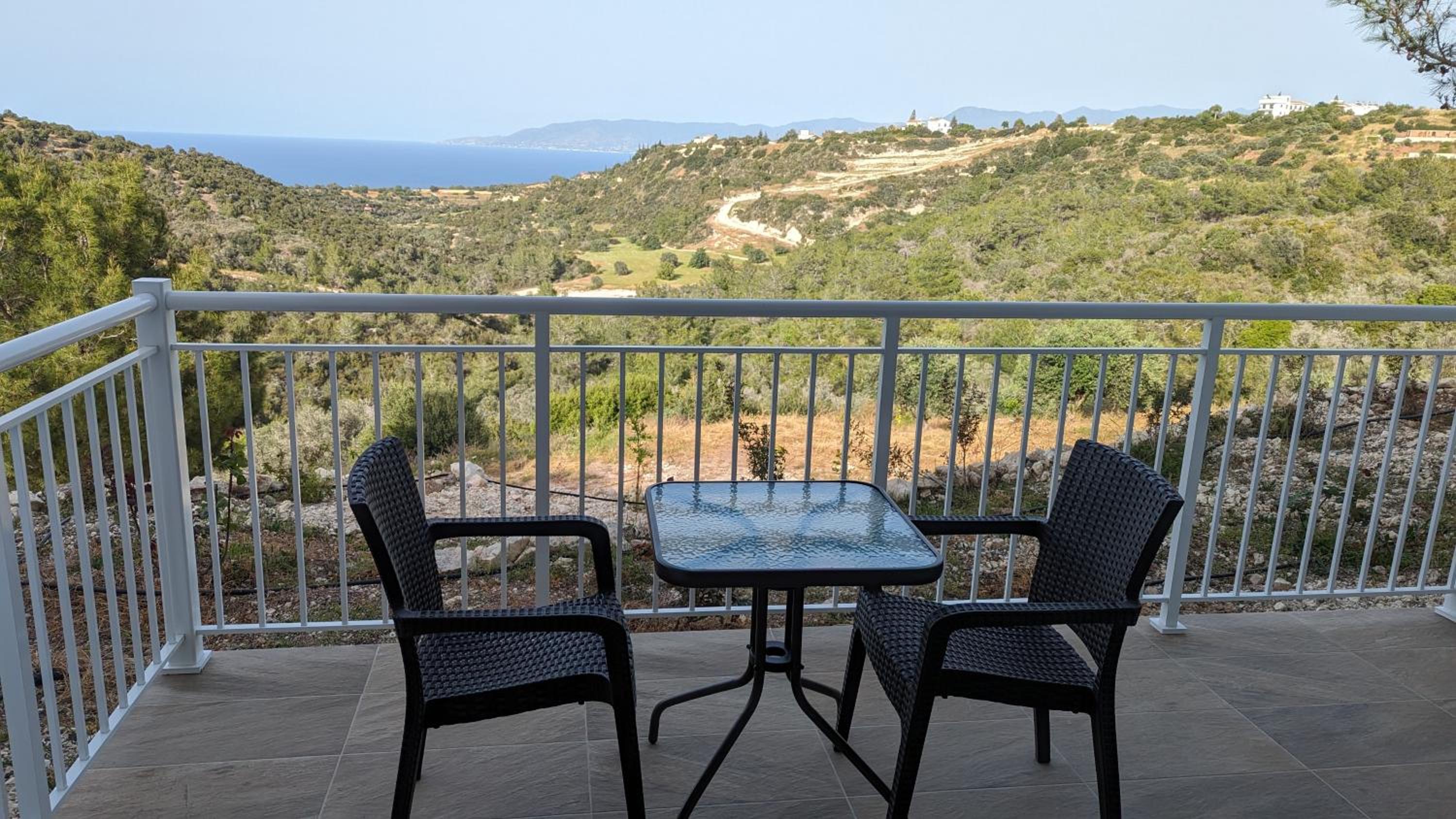 AKAMAS THRONE APARTMENTS