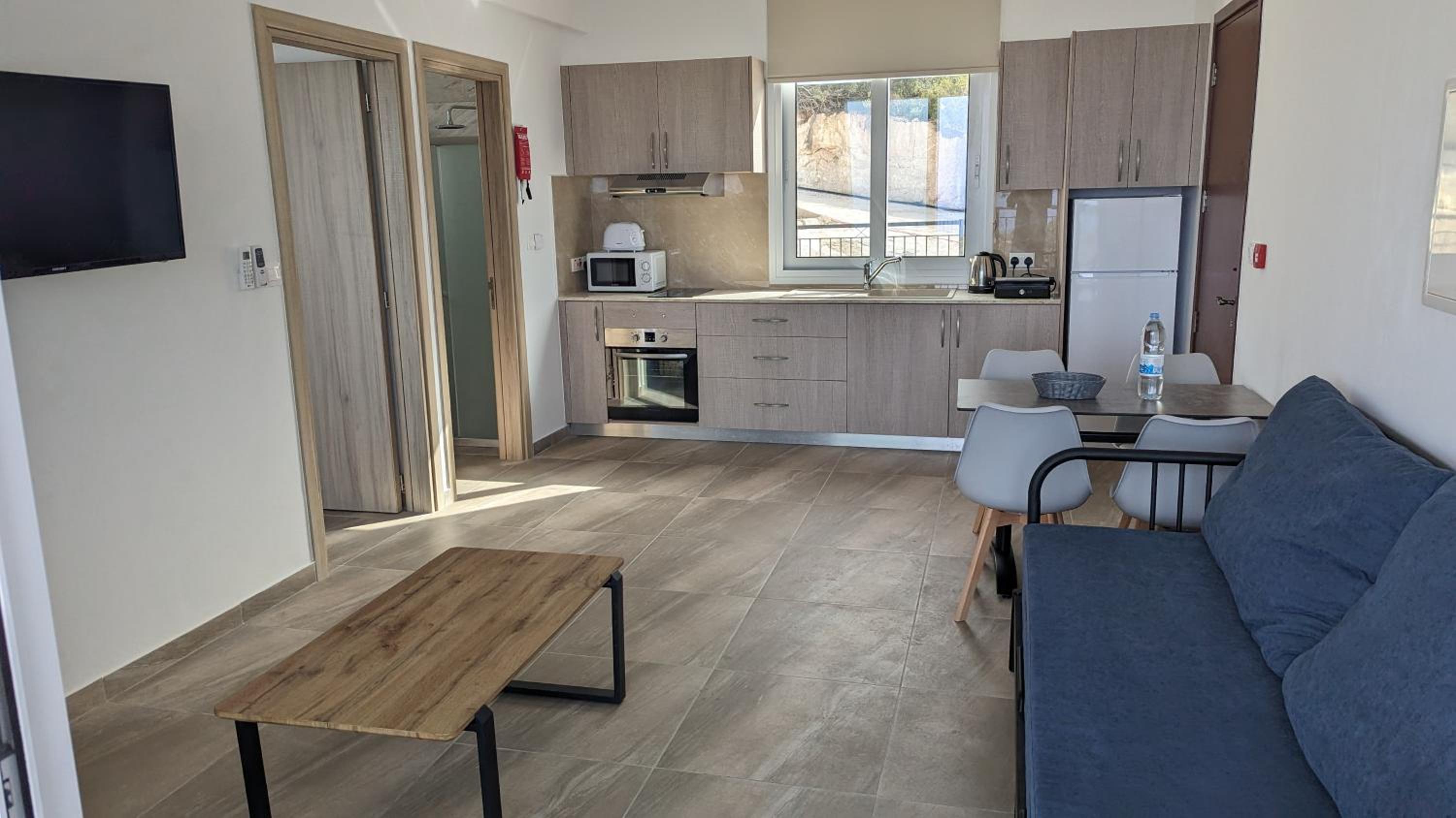 AKAMAS THRONE APARTMENTS