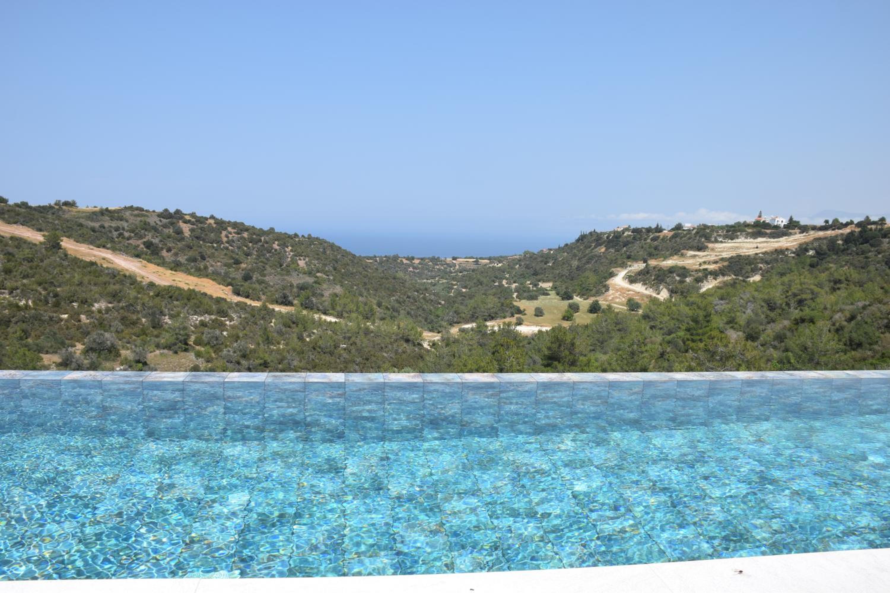 AKAMAS THRONE APARTMENTS