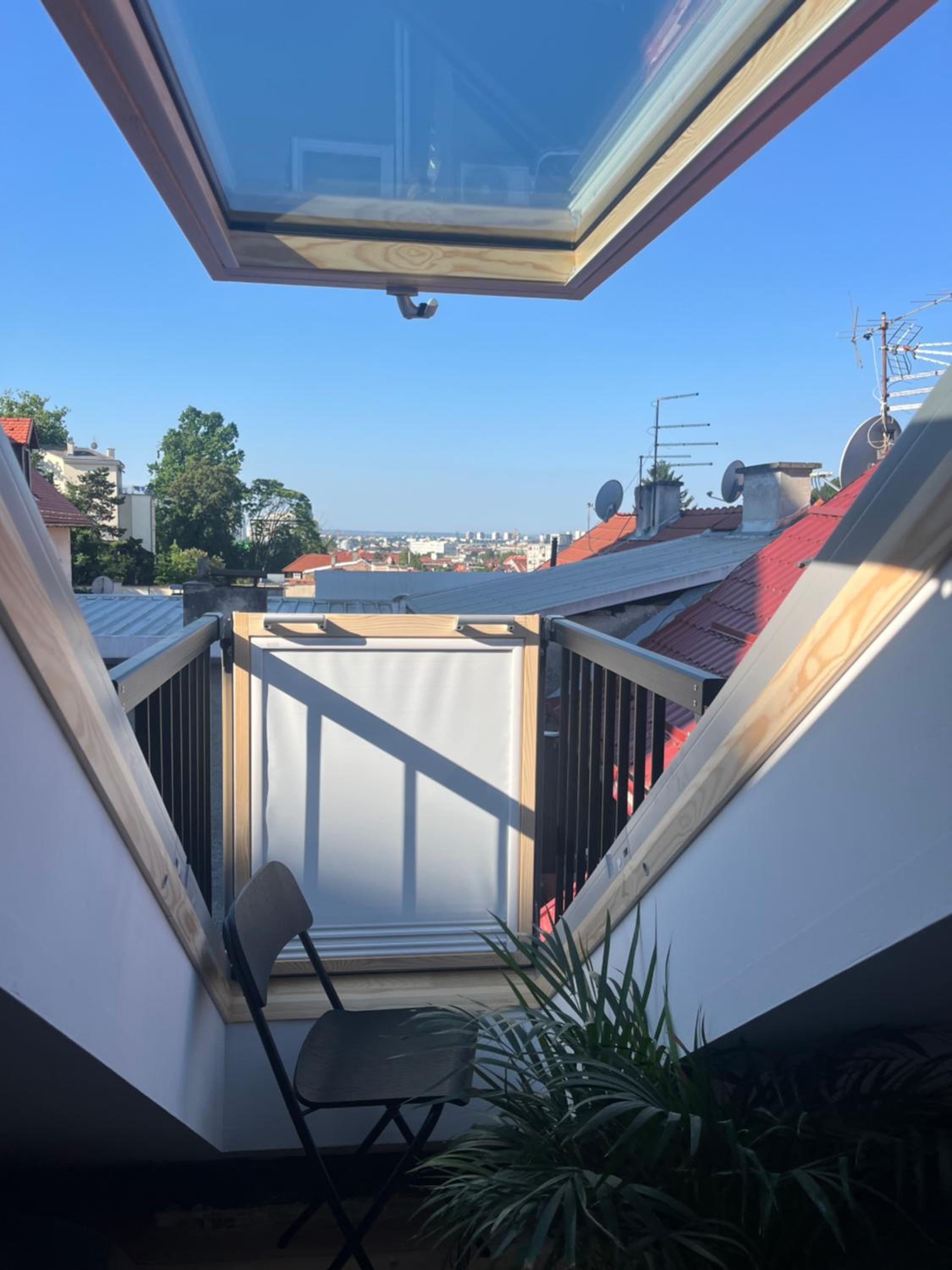 Art / Peaceful / Historical city center apartment view 3