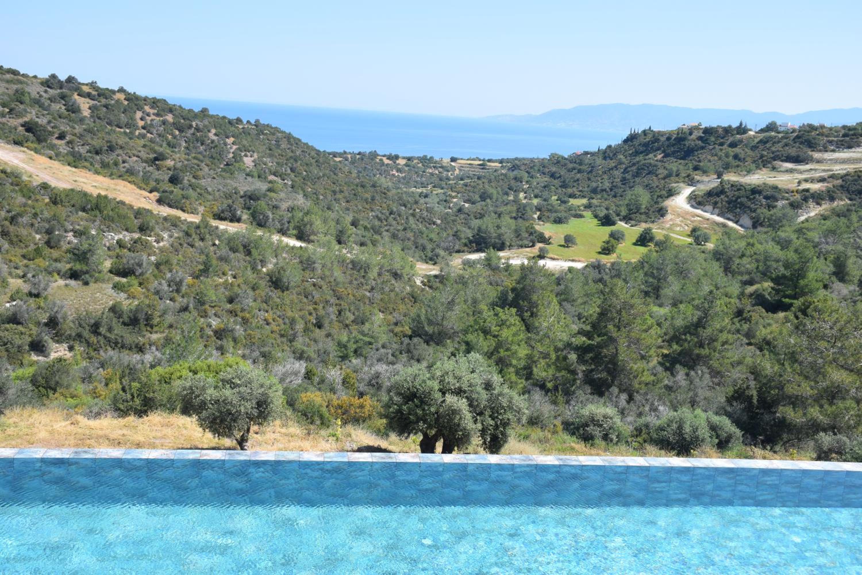AKAMAS THRONE APARTMENTS