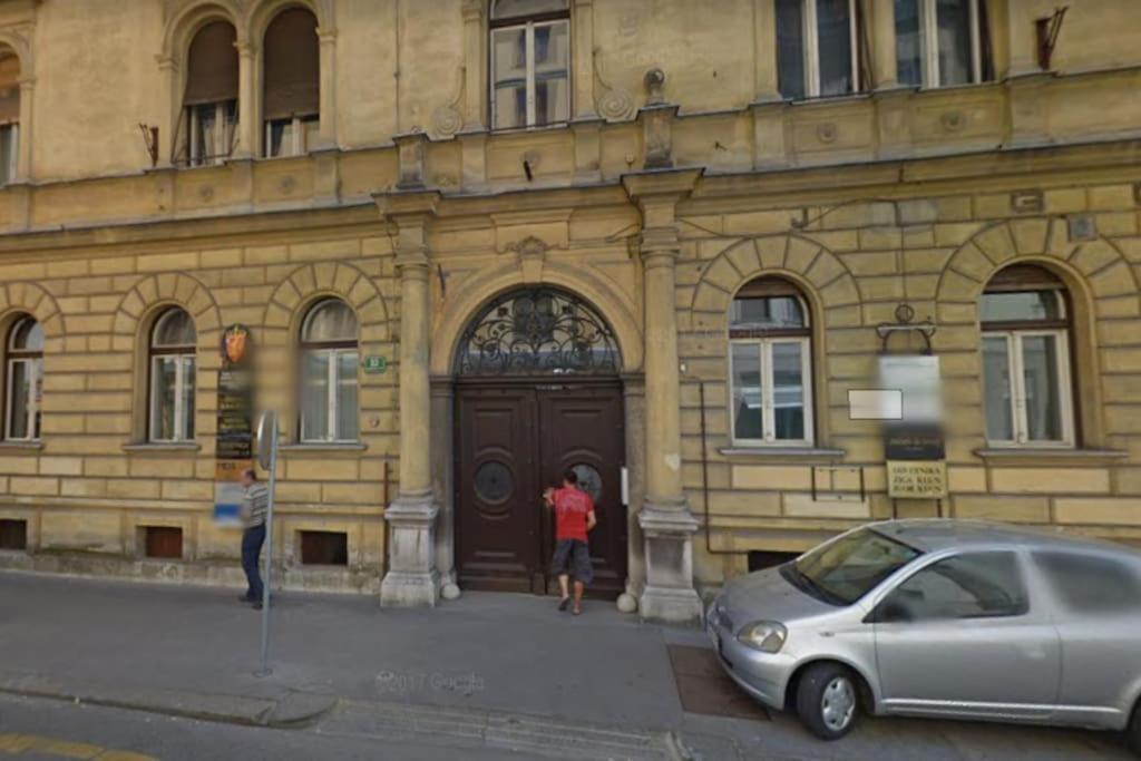 Spacious Apartment in Historic Centre & FREE Parking