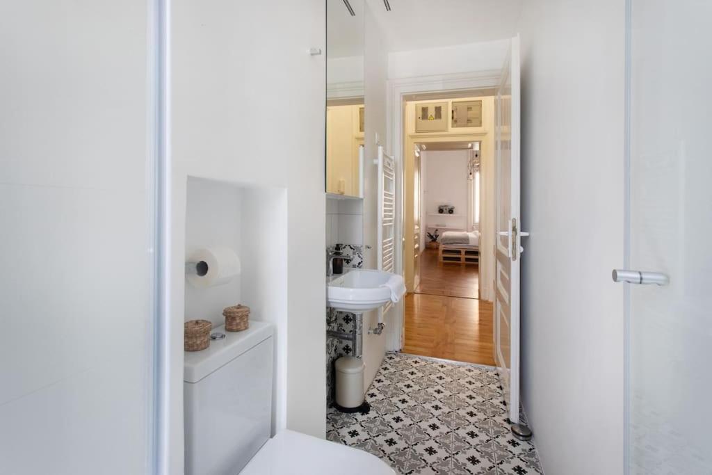 Spacious Apartment in Historic Centre & FREE Parking