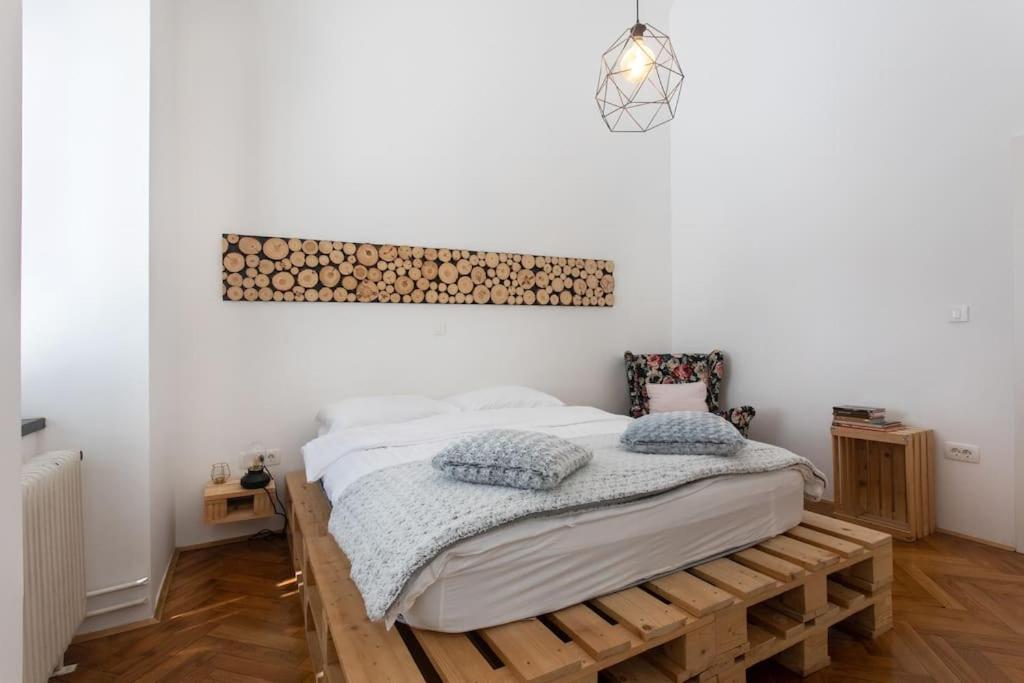 Spacious Apartment in Historic Centre & FREE Parking