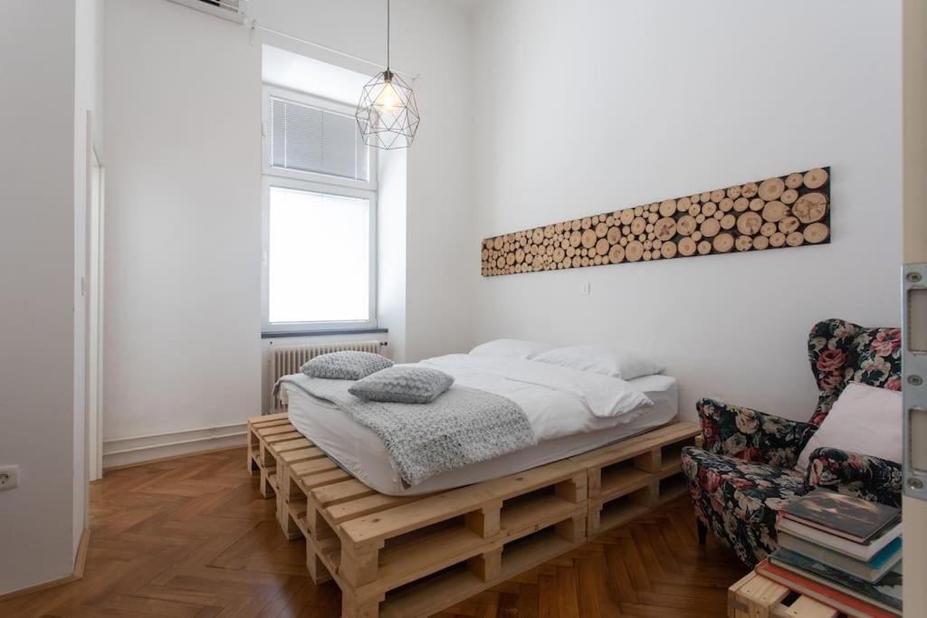 Spacious Apartment in Historic Centre & FREE Parking