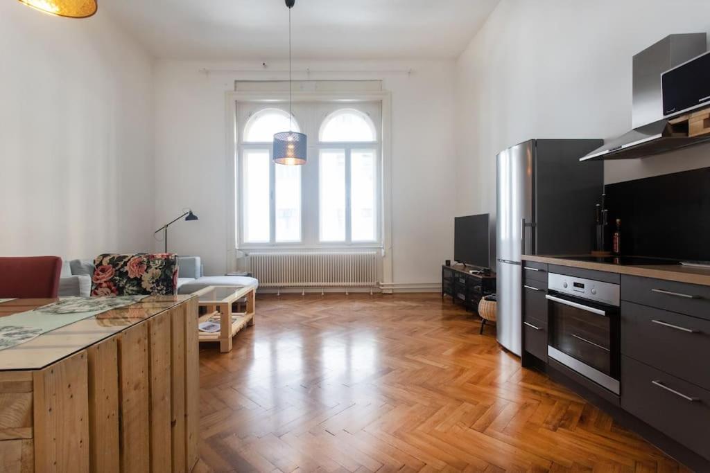 Spacious Apartment in Historic Centre & FREE Parking
