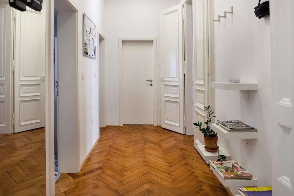 Spacious Apartment in Historic Centre & FREE Parking