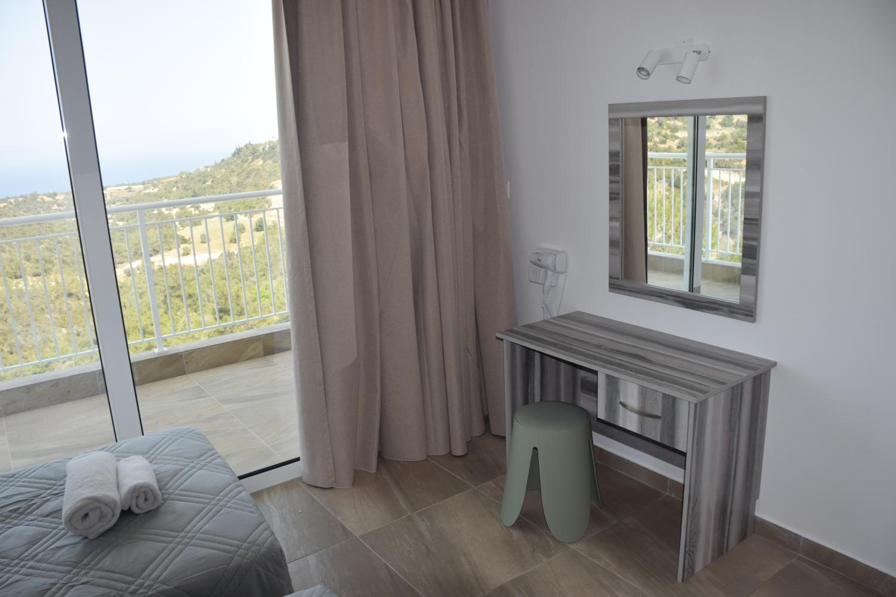 AKAMAS THRONE APARTMENTS