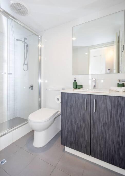 Urban Retreat CBD Perth House 4BR 3BA 2PK SLEEP 8!