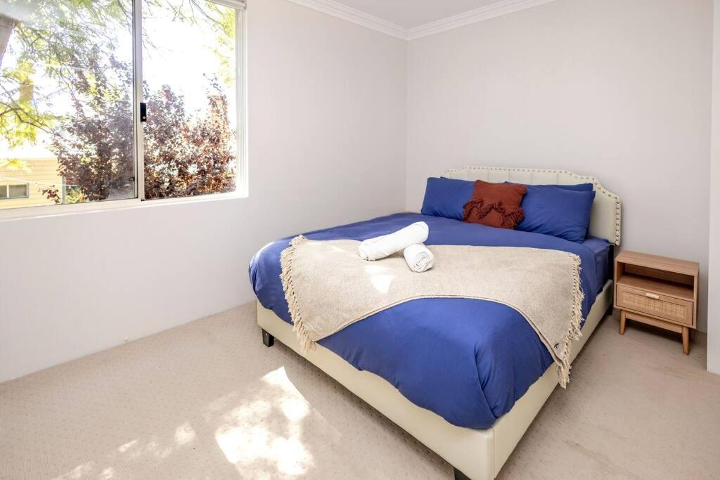 Urban Retreat CBD Perth House 4BR 3BA 2PK SLEEP 8!