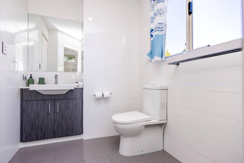 Urban Retreat CBD Perth House 4BR 3BA 2PK SLEEP 8!