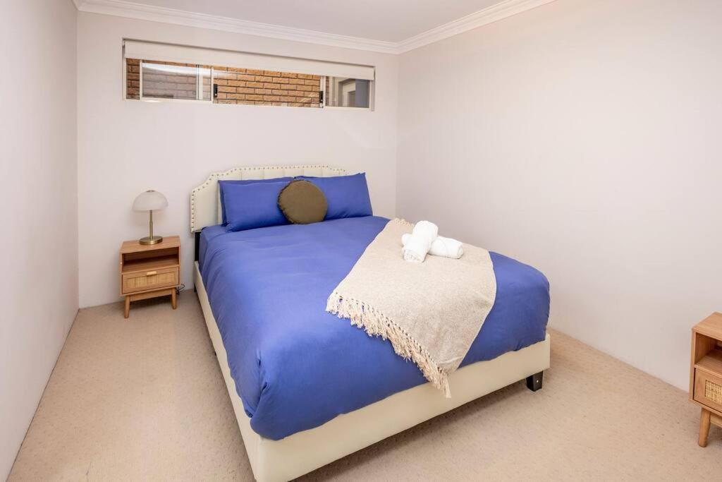 Urban Retreat CBD Perth House 4BR 3BA 2PK SLEEP 8!
