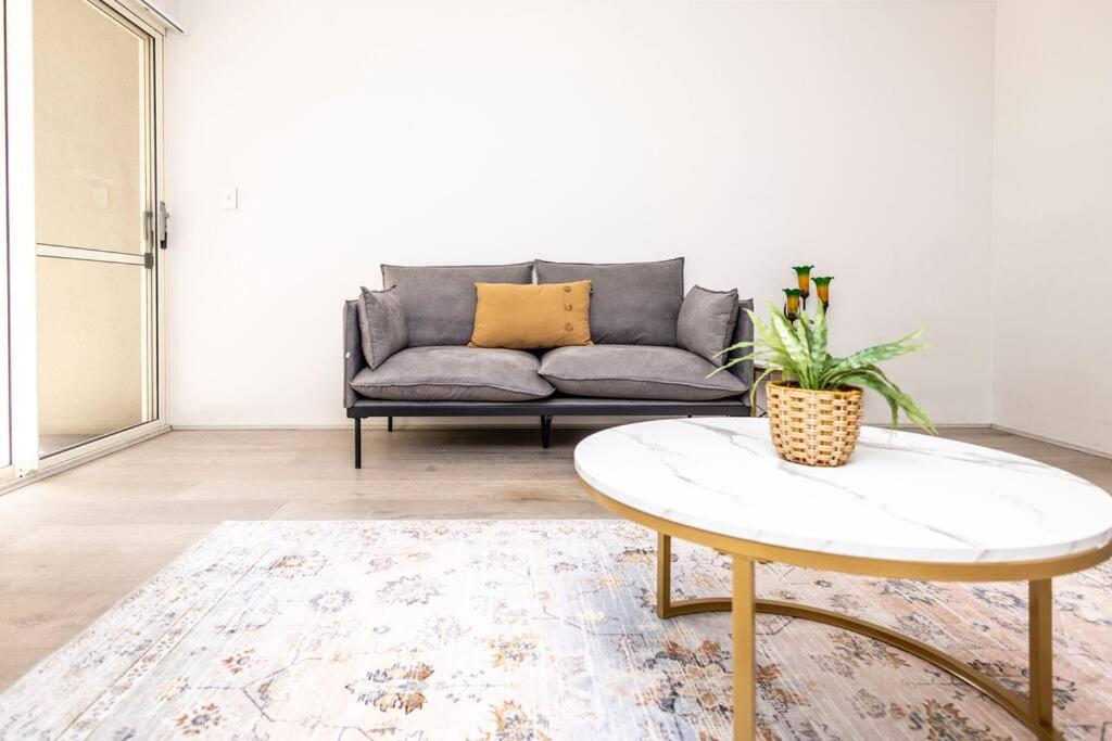 Urban Retreat CBD Perth House 4BR 3BA 2PK SLEEP 8!