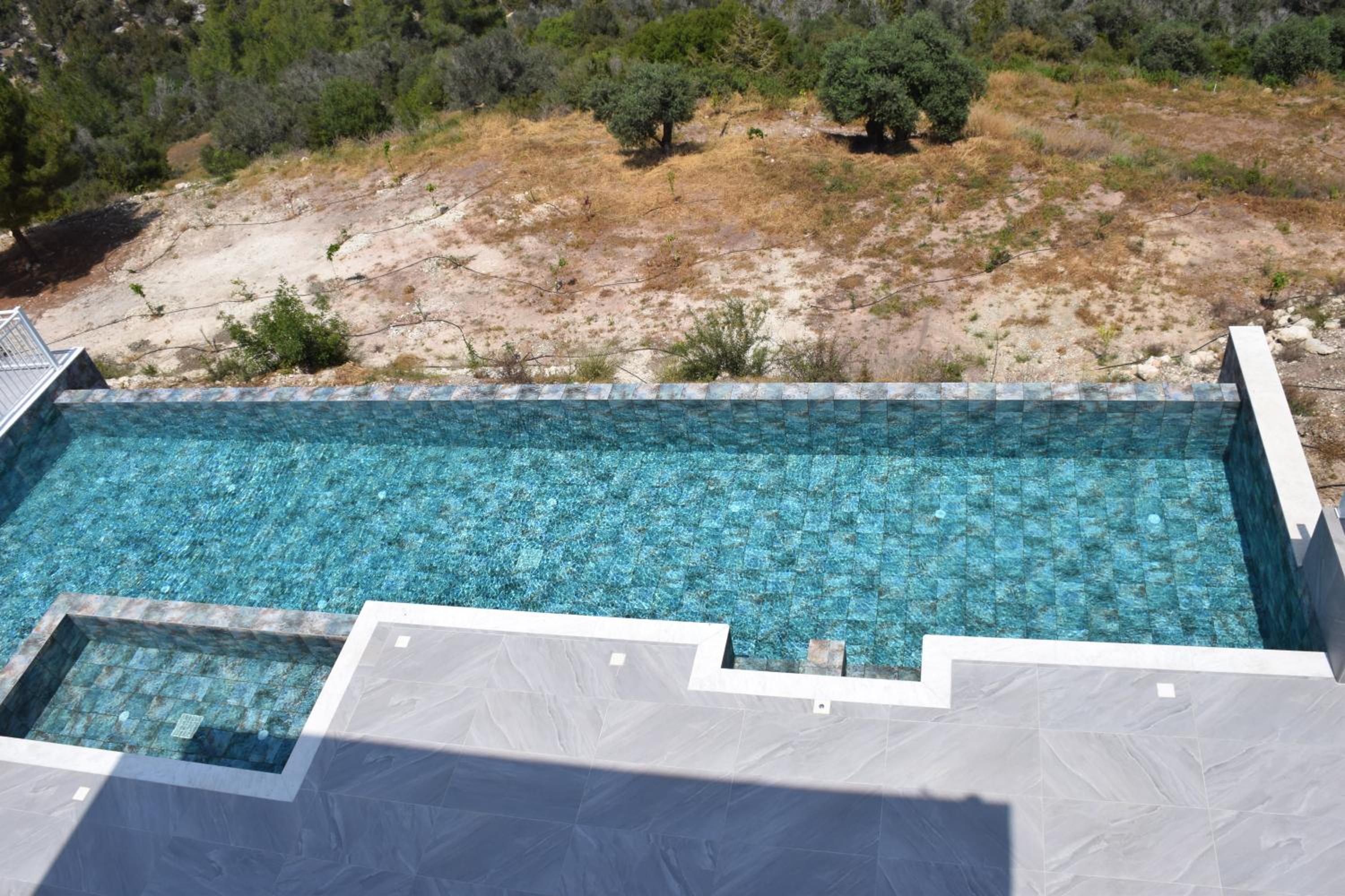 AKAMAS THRONE APARTMENTS