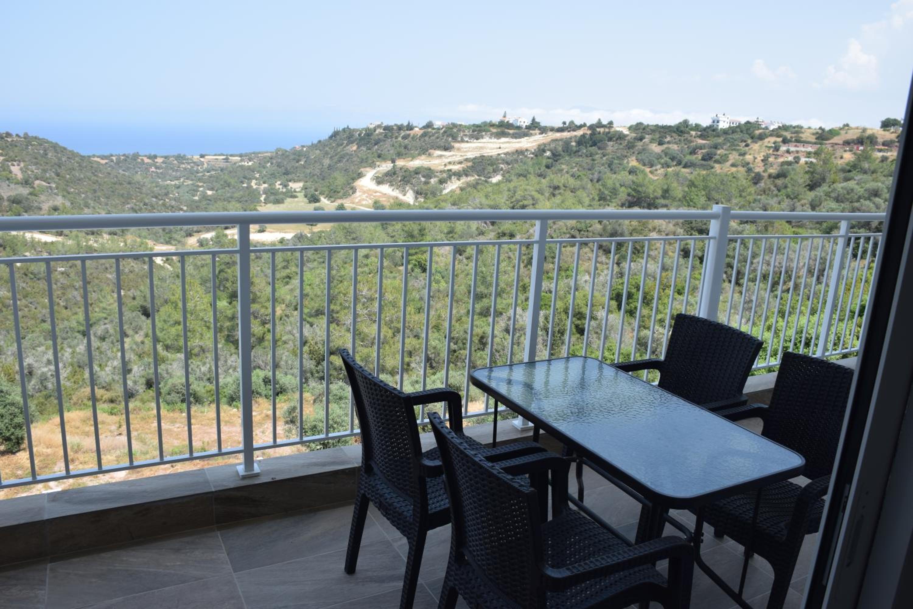 AKAMAS THRONE APARTMENTS