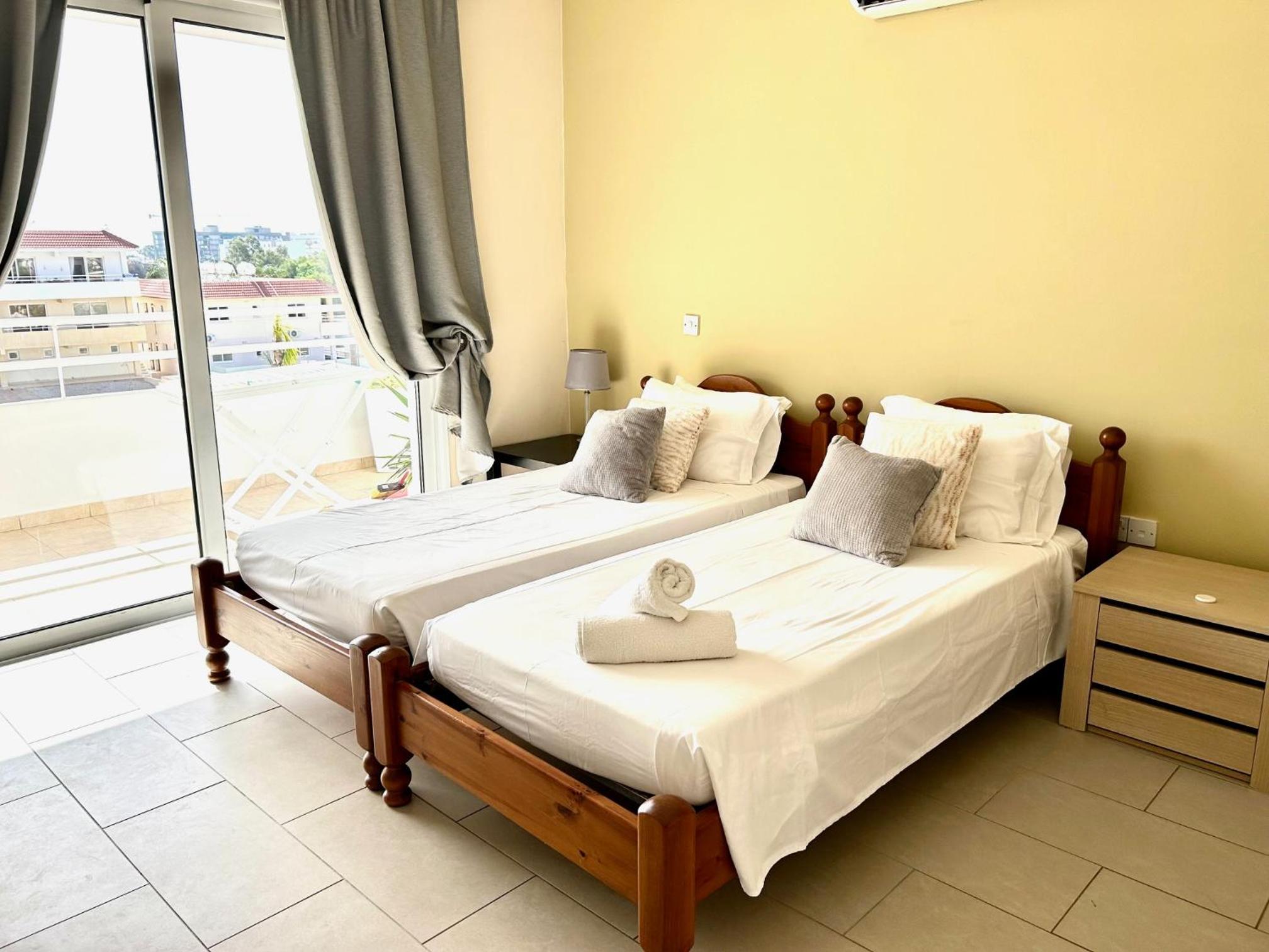 NISSI BEACH AYIA NAPA Pool View Apartment Large Terrace 450m from Nissi Beach