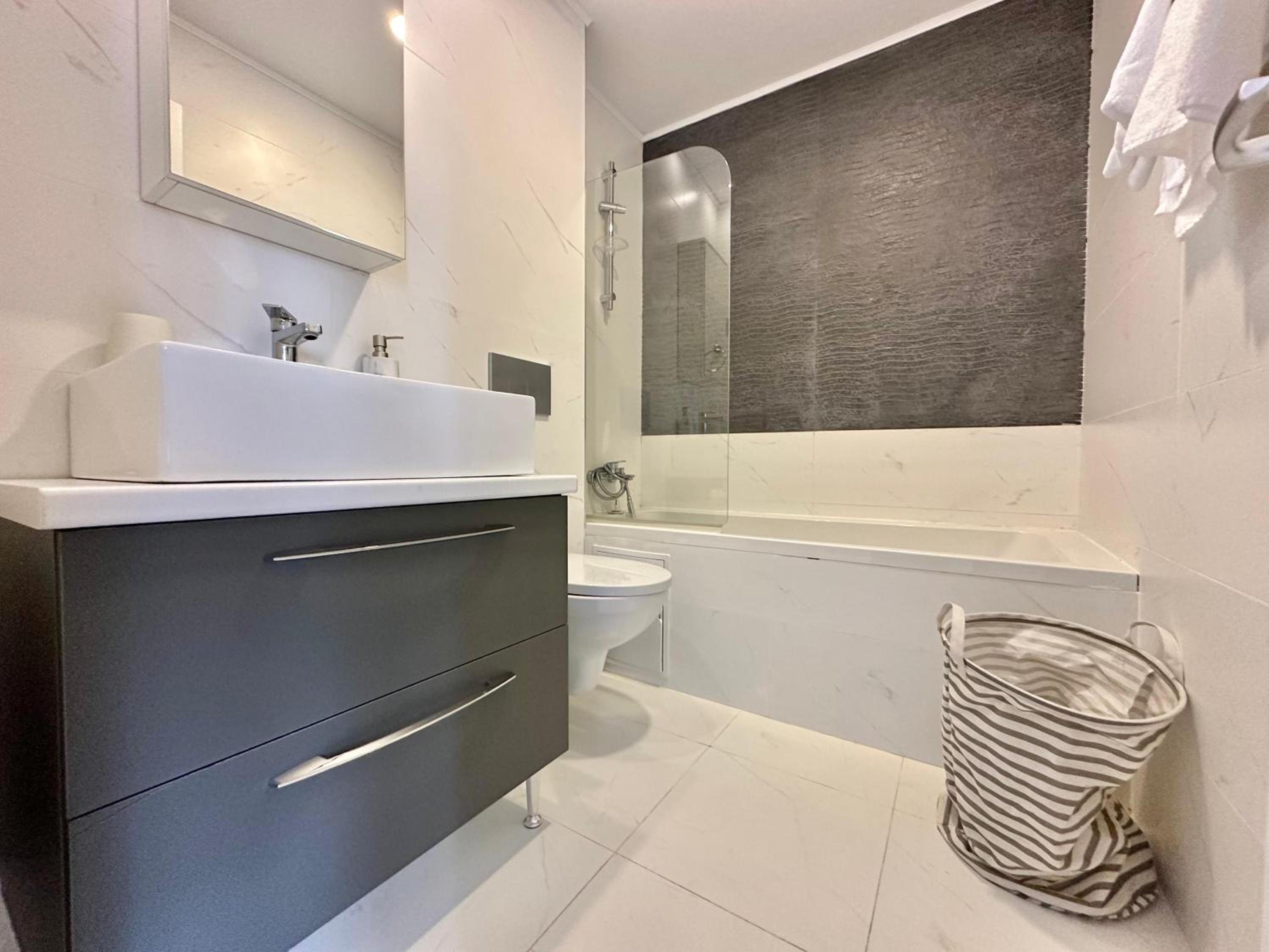 Single Room A403 StayInn by Cosmopolis view 3