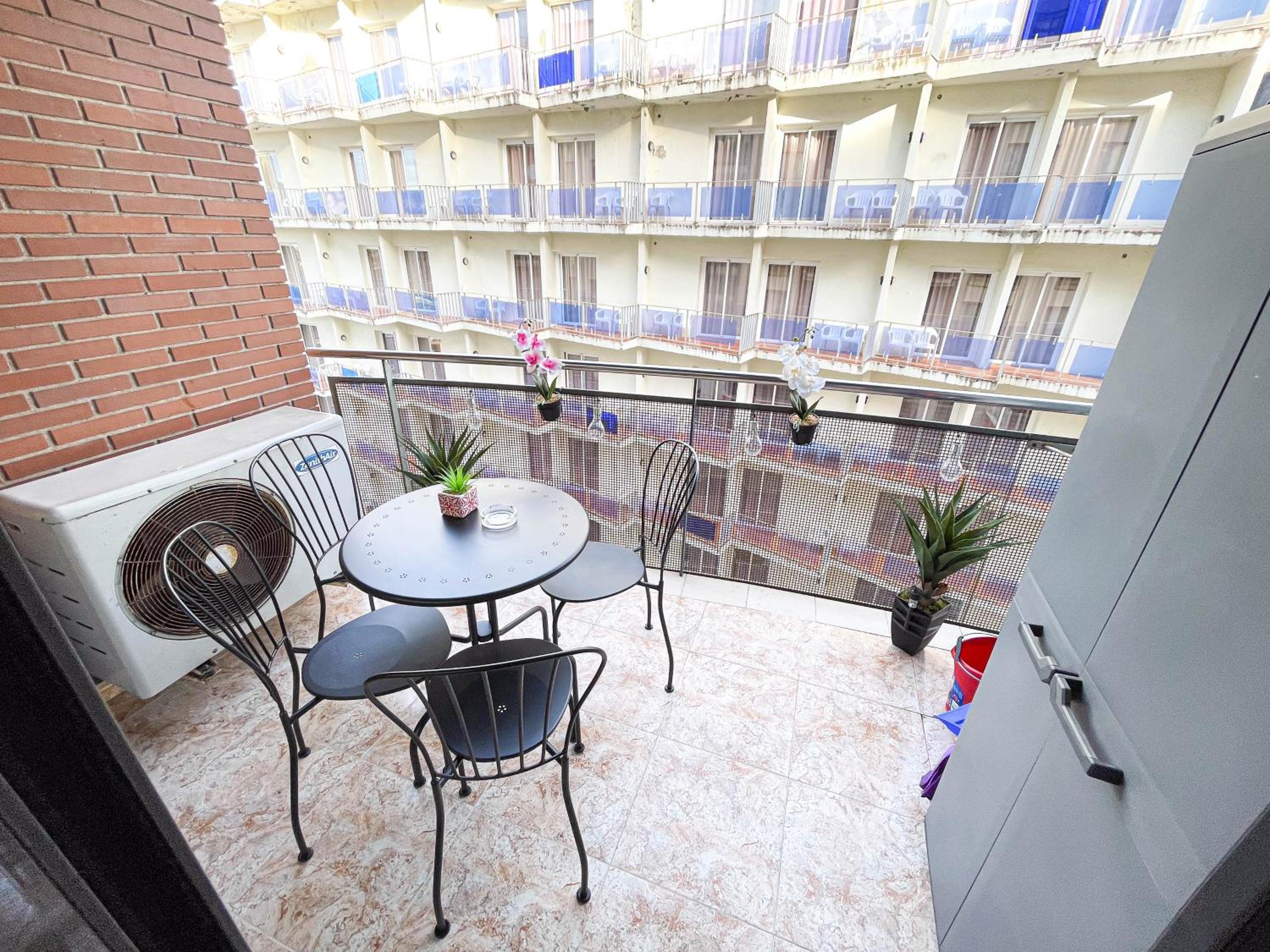 Red Apartment Lloret