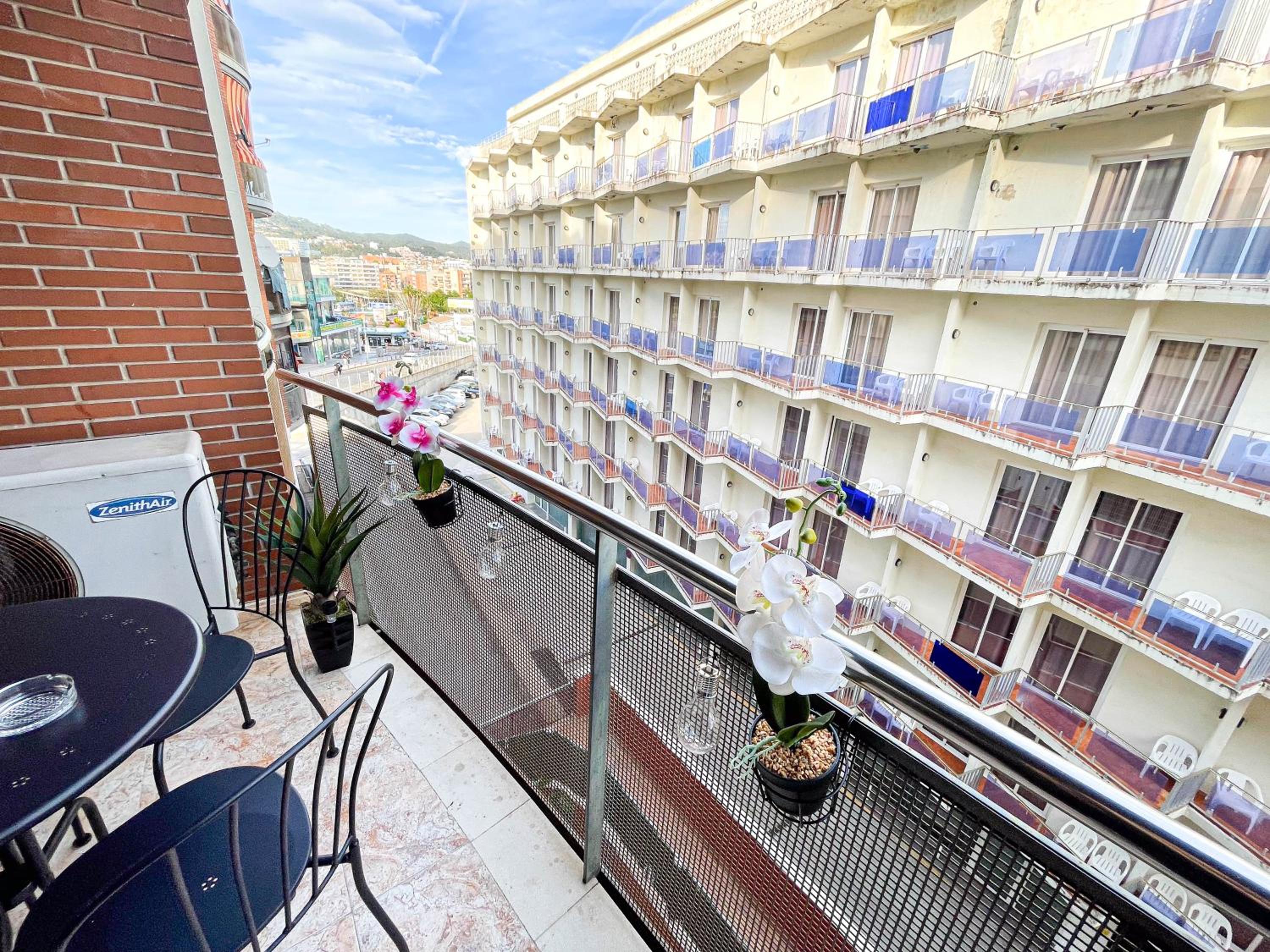 Red Apartment Lloret