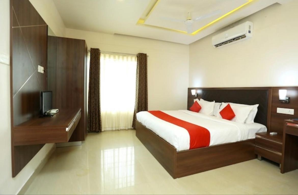 Hotel Padippurayil