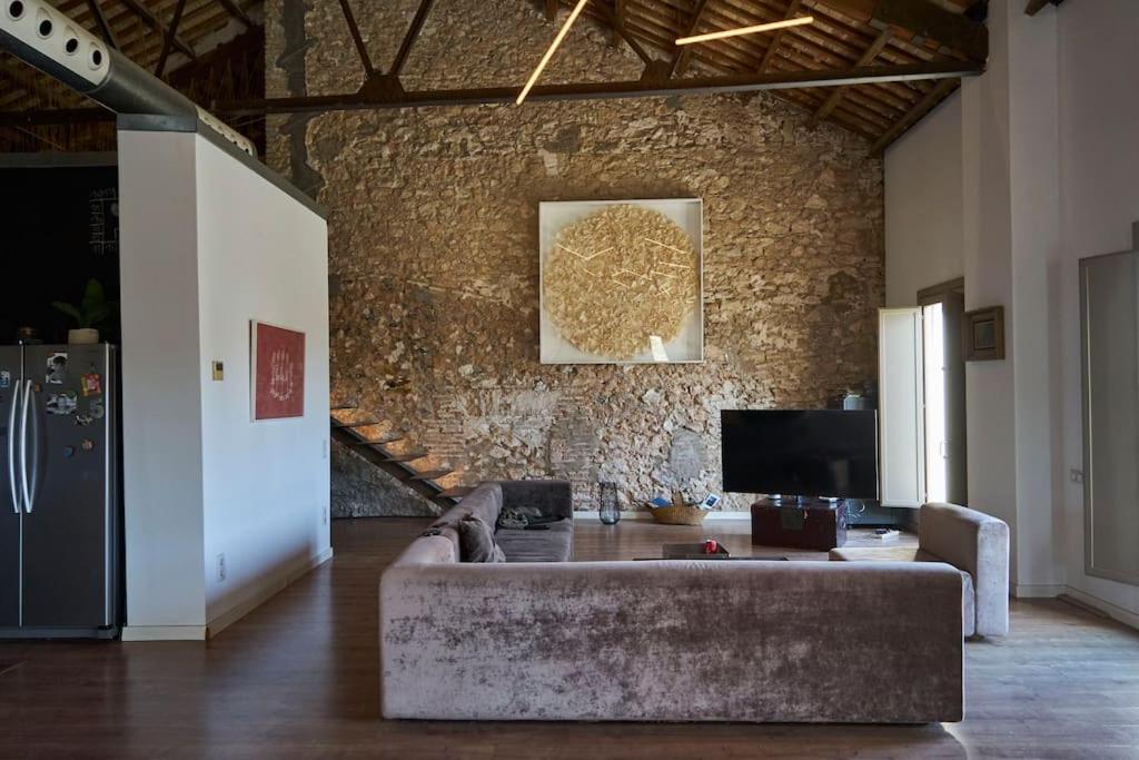 molino rehabilitado con gran terraza y piscina