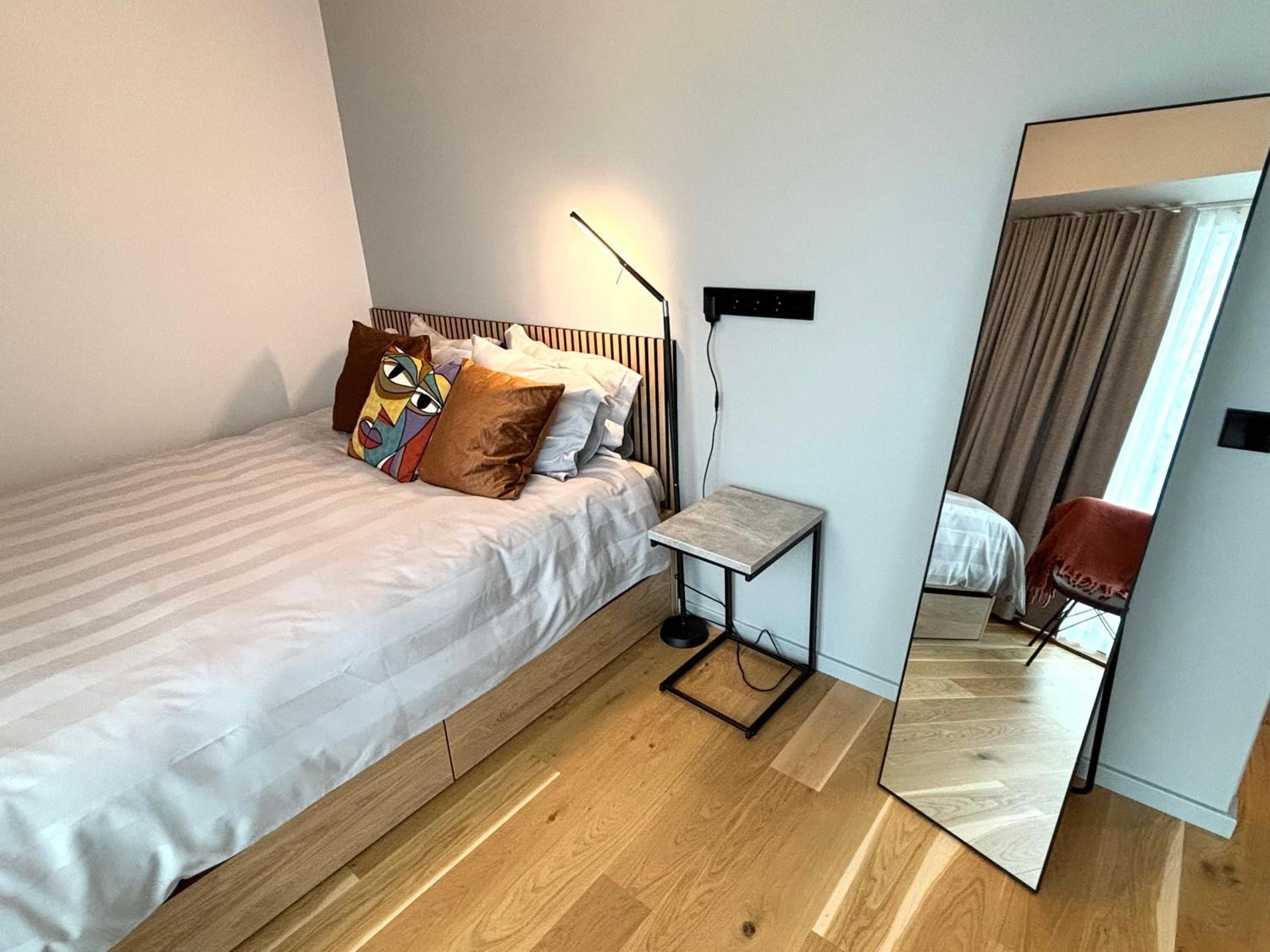 New studio in the city centre view 4
