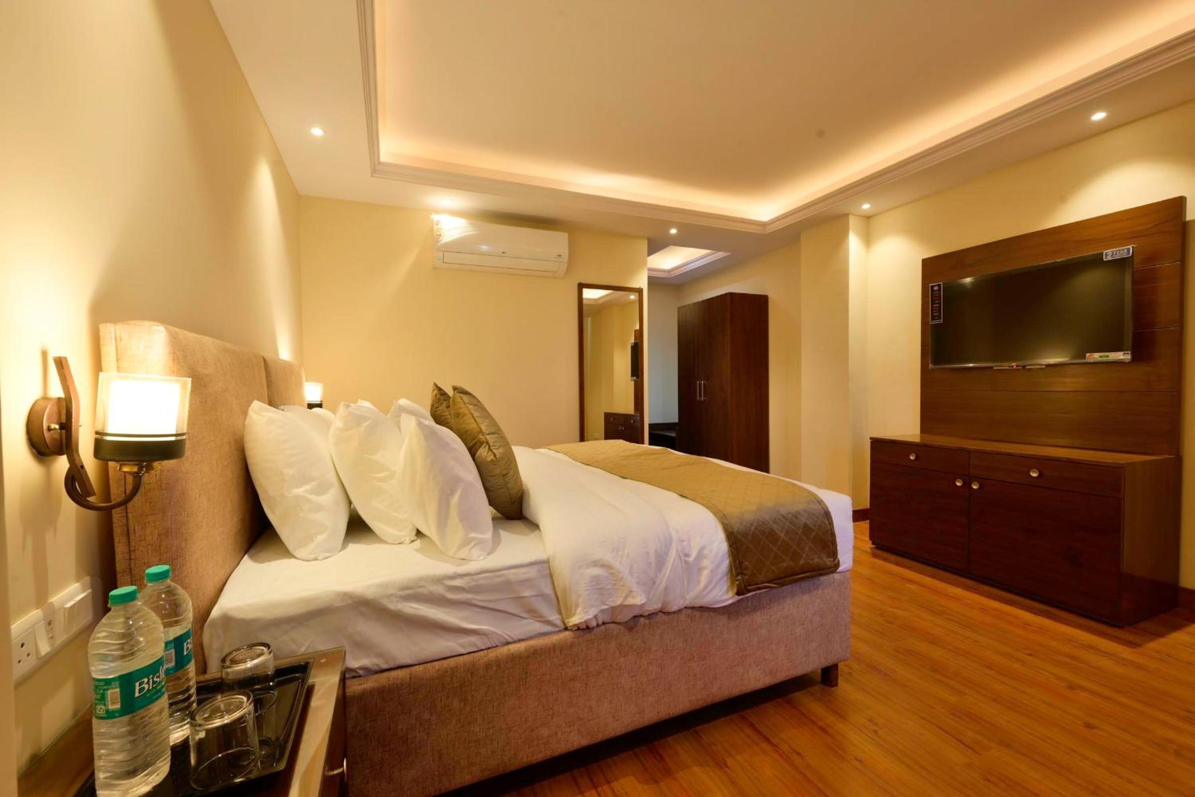 Hotel Rajgriha Kasauli view 4