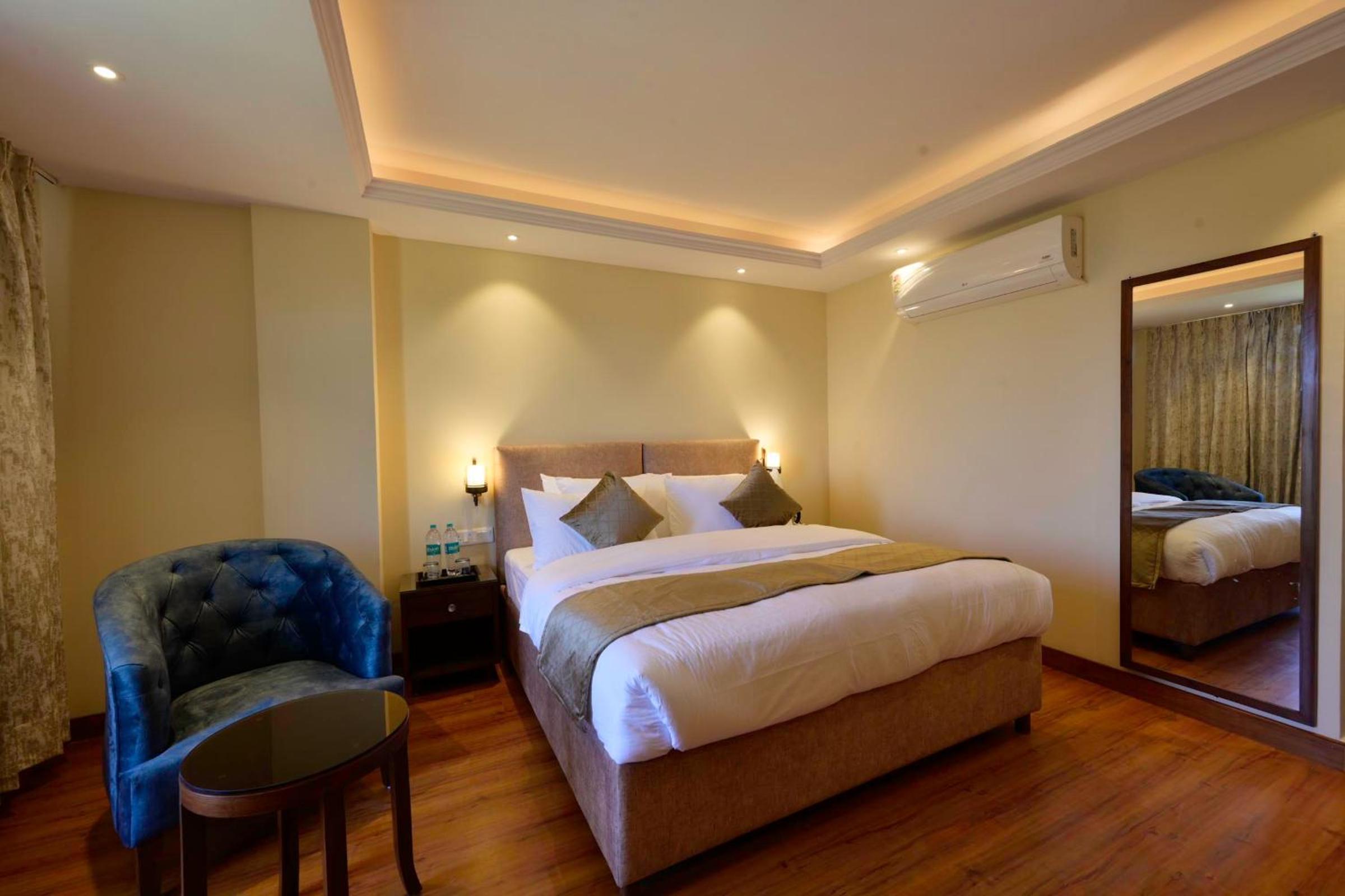 Hotel Rajgriha Kasauli view 5