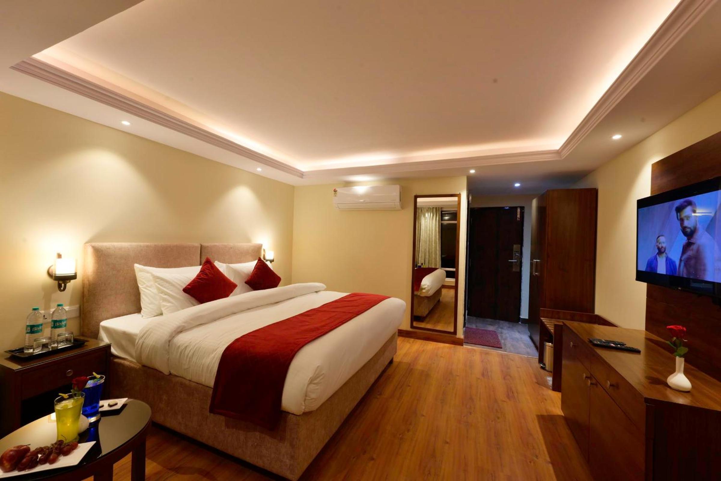 Hotel Rajgriha Kasauli view 2