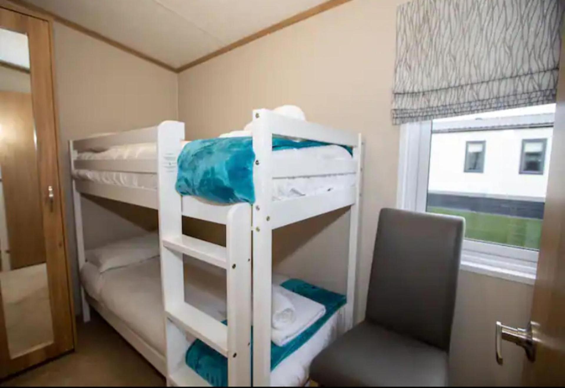 3-Bed Lodge Sleeps 6 -Hot tub -Resort Access view 4