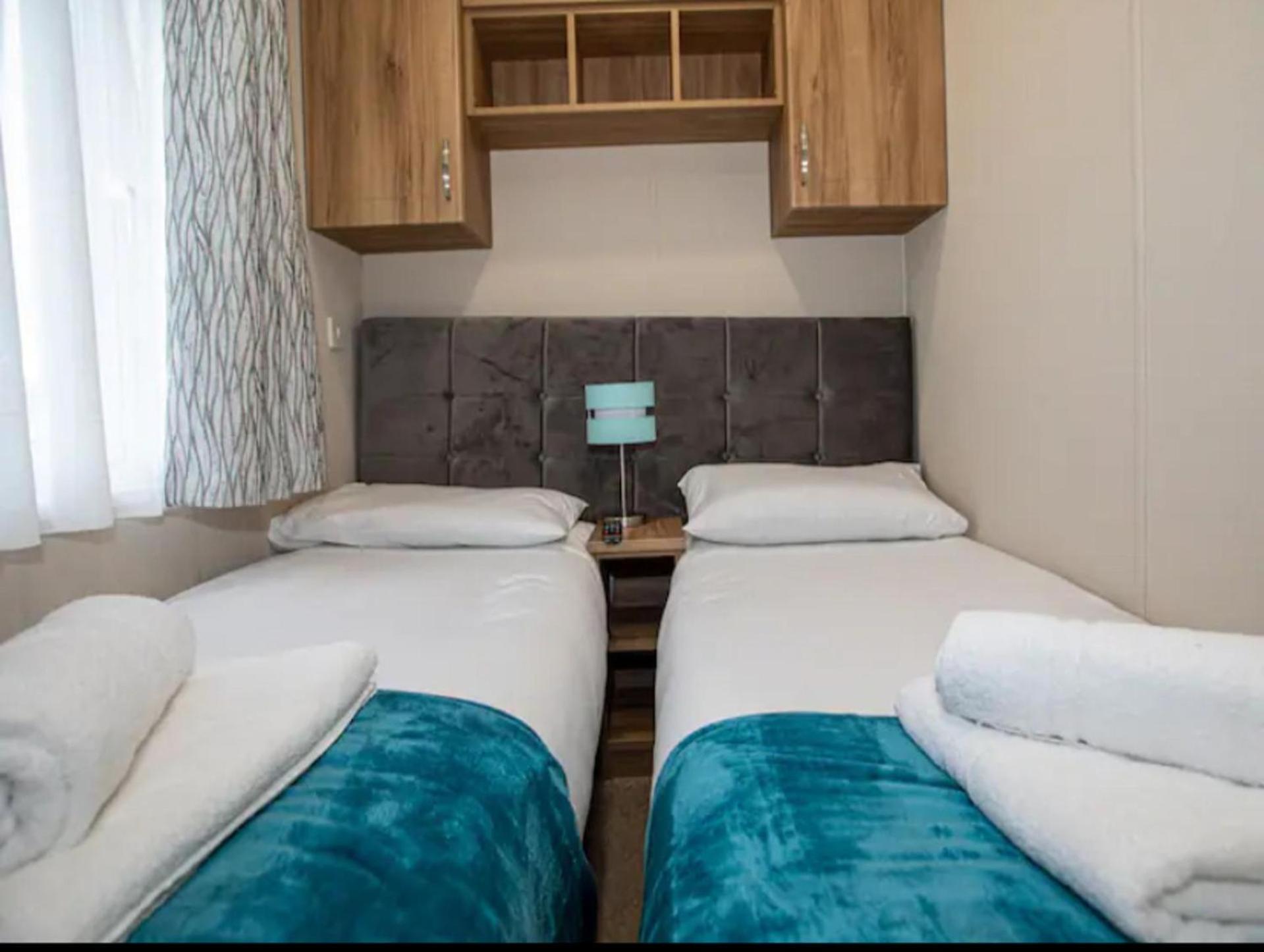 3-Bed Lodge Sleeps 6 -Hot tub -Resort Access view 3