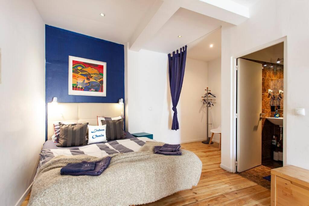 Alfama III - French balcony and smart check-in view 3