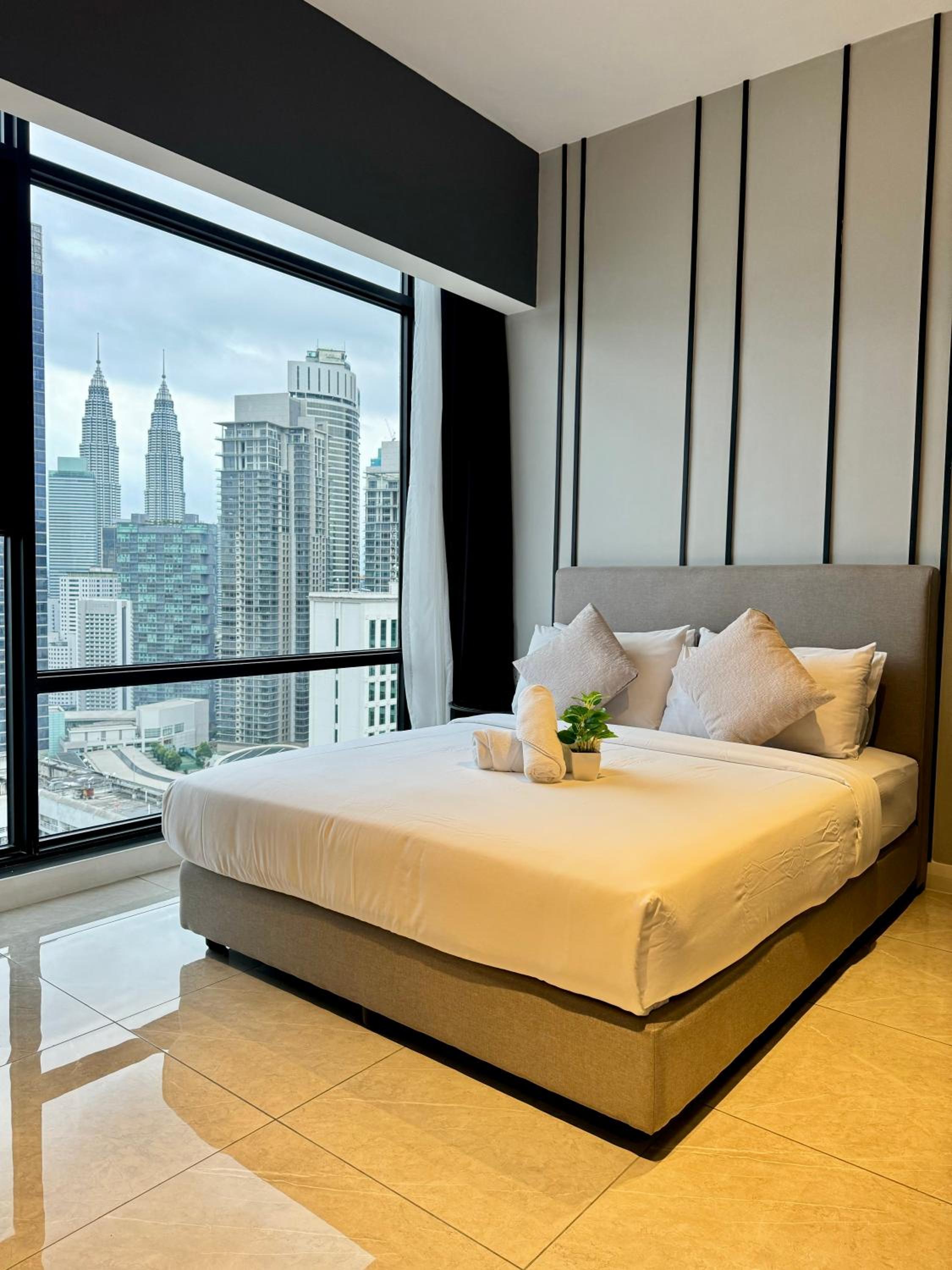 Axon Infinity Pool KL