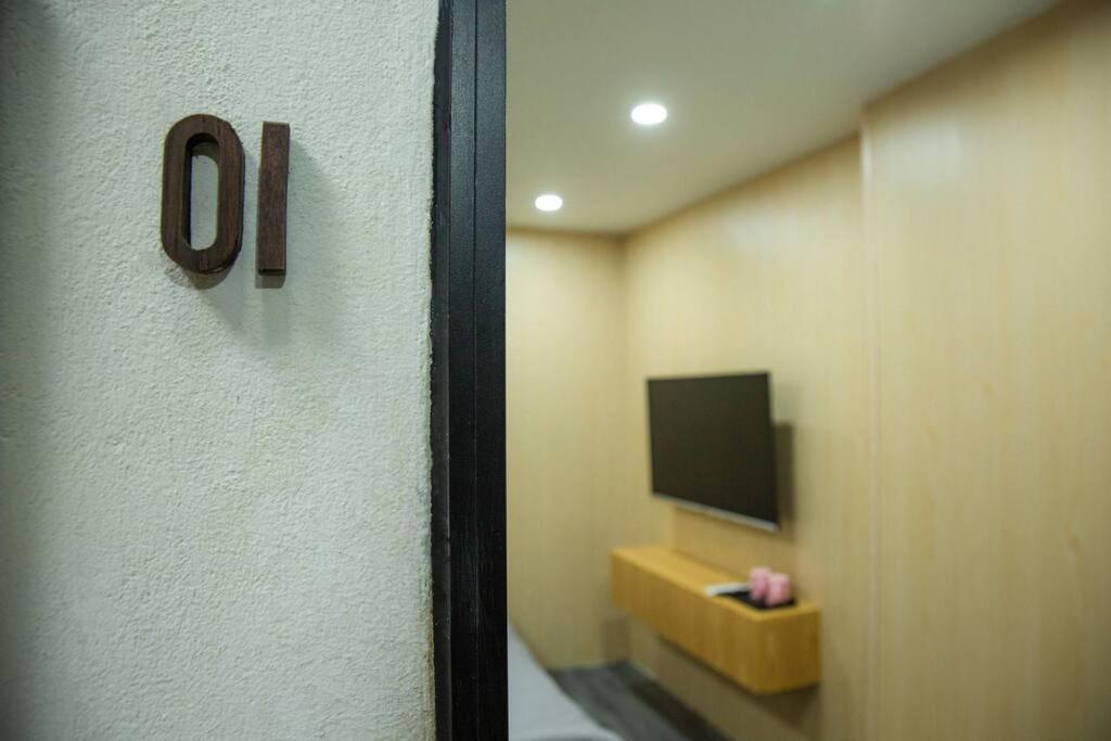 3 bedroom- Hoan Kiem Lake- Best location
