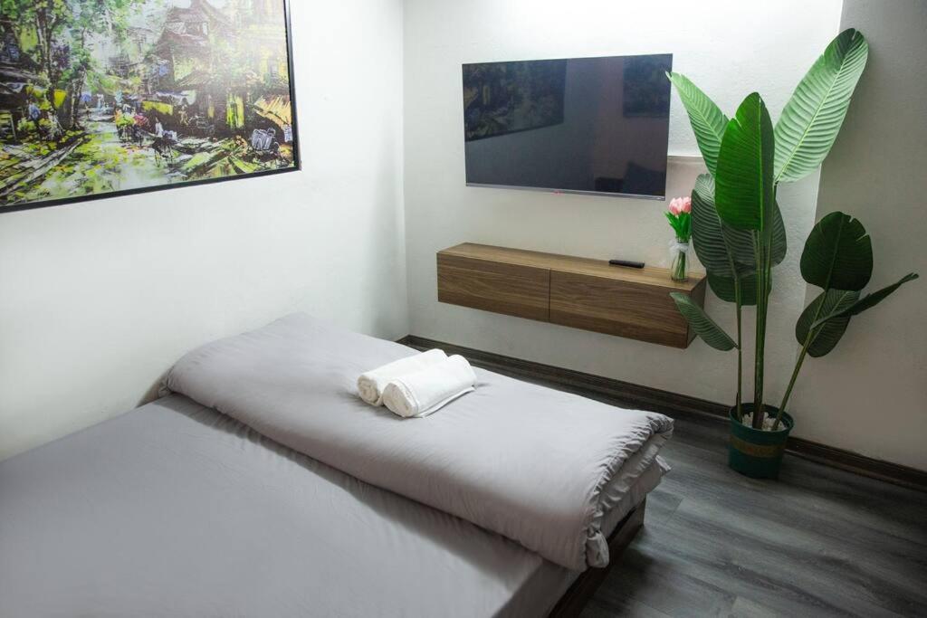 3 bedroom- Hoan Kiem Lake- Best location