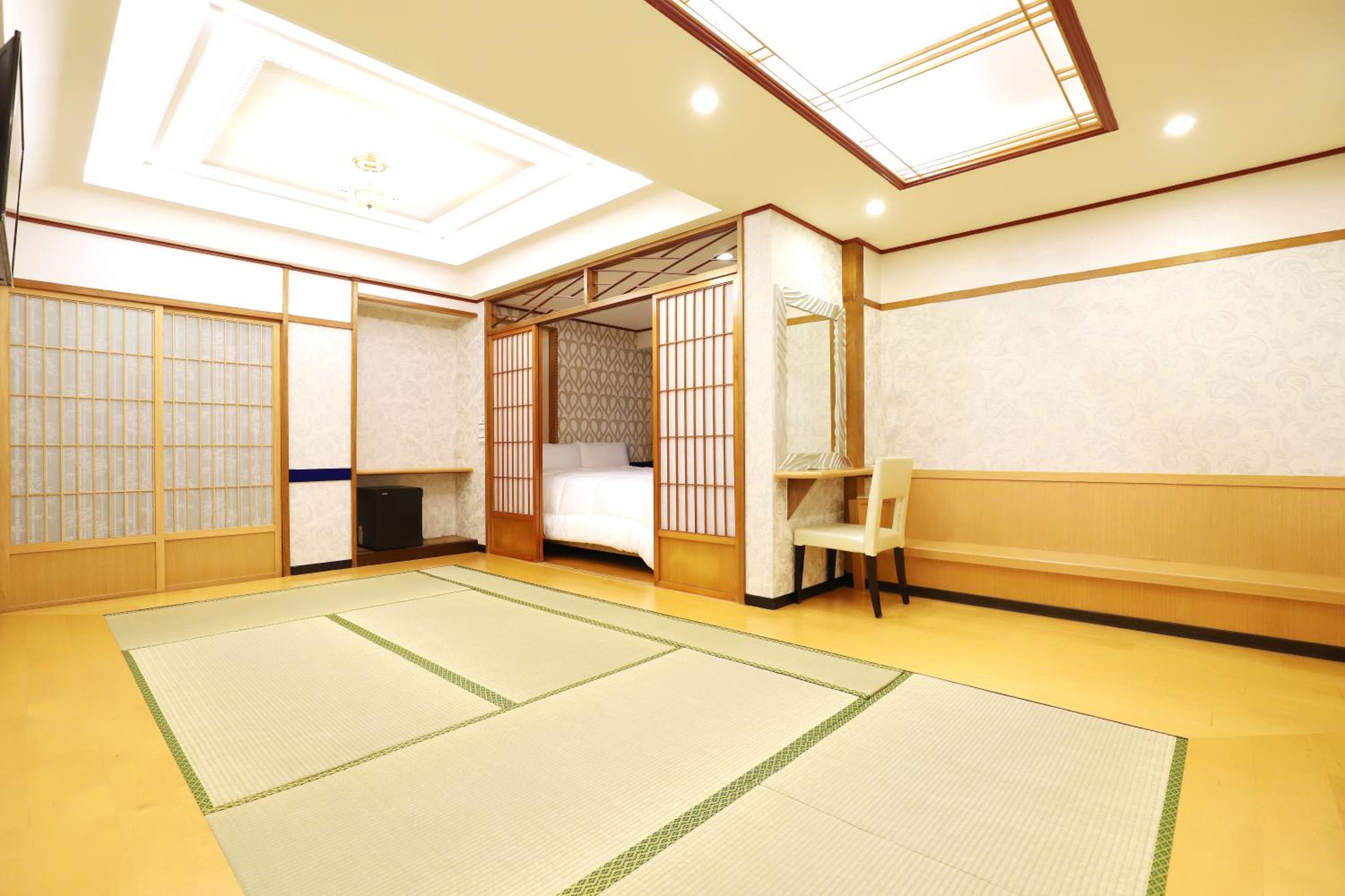 Phoenix Pavilion Hot Spring Hotel
