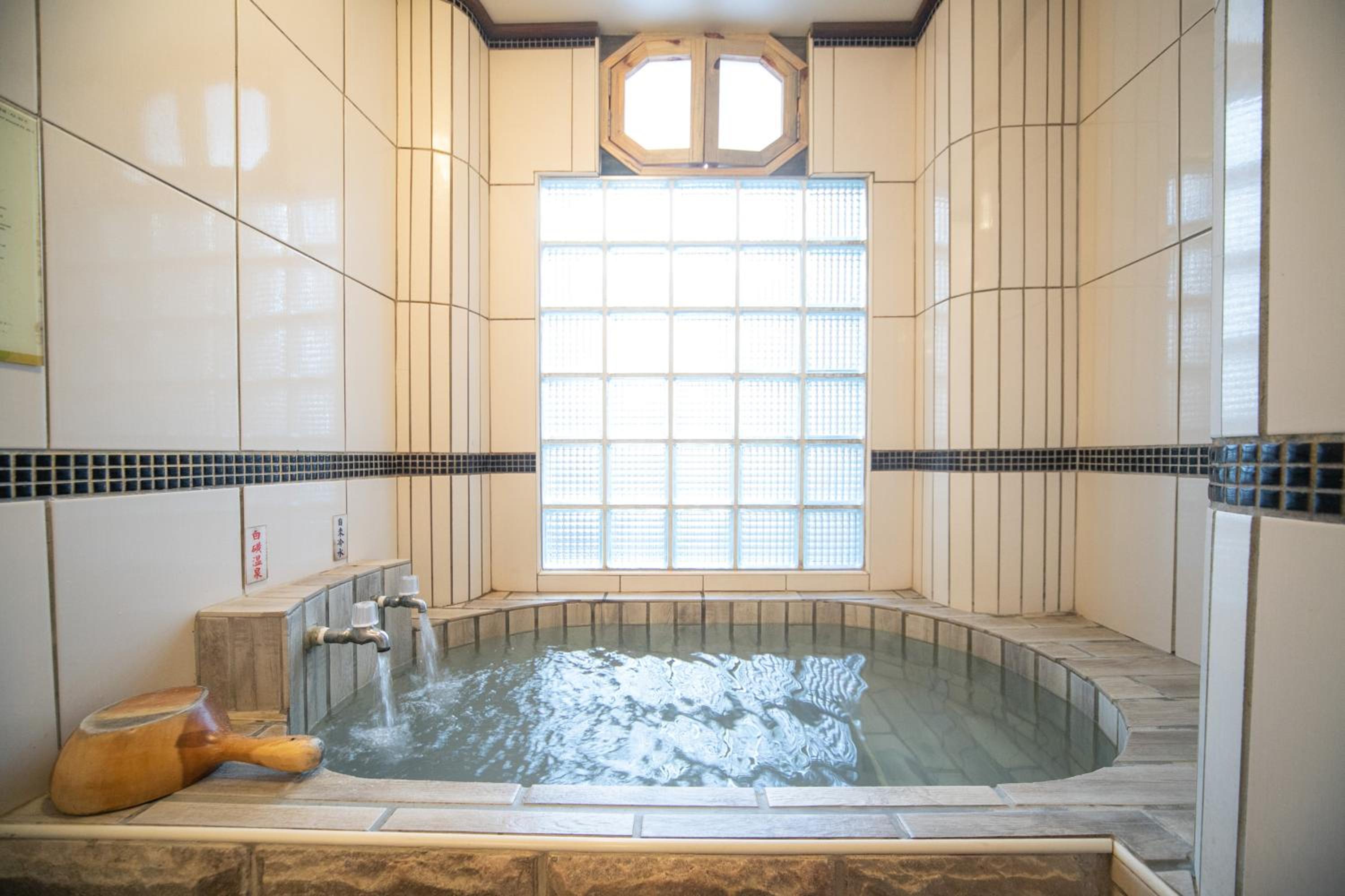 Phoenix Pavilion Hot Spring Hotel