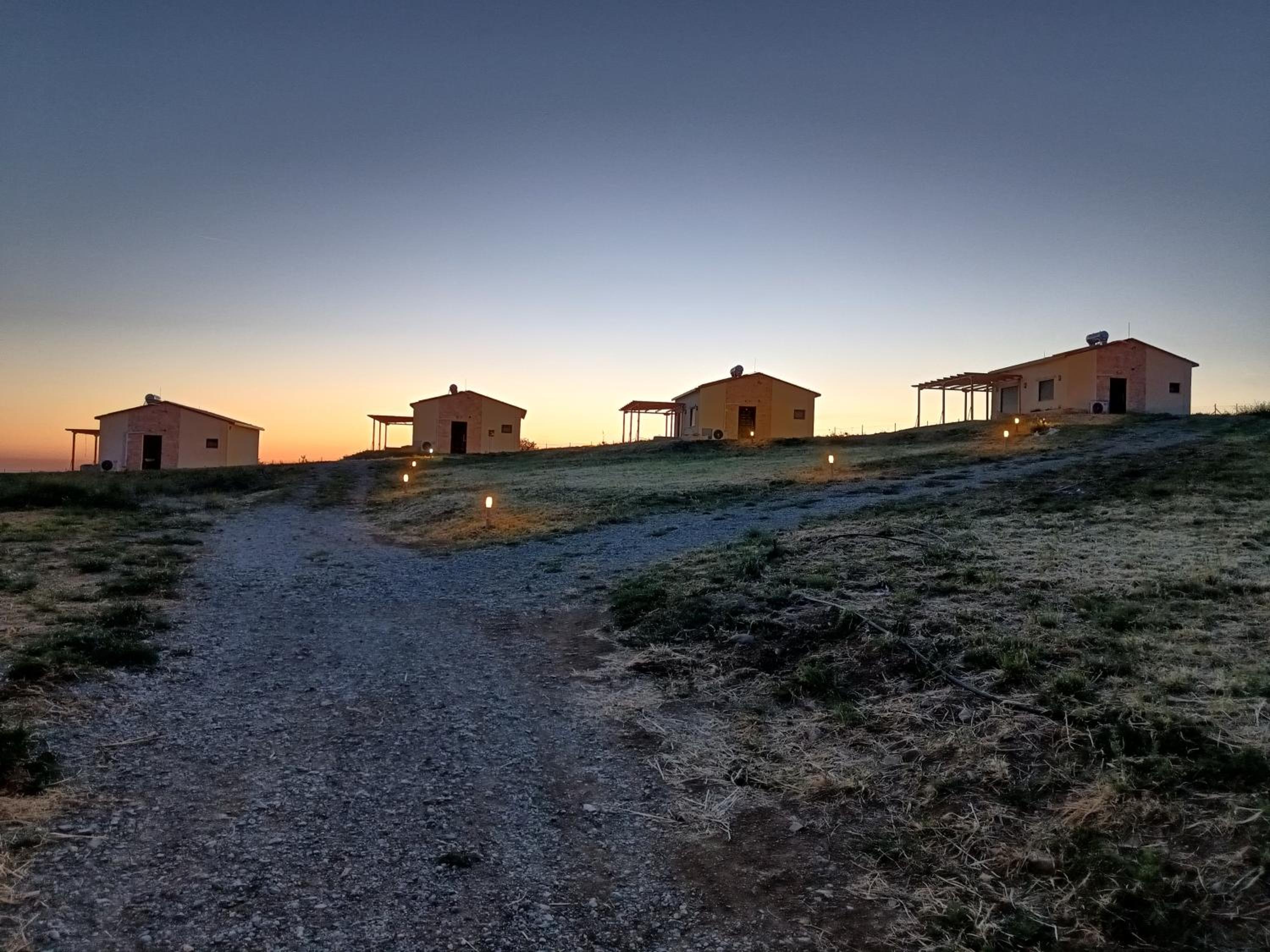 Pezoulia Cottages