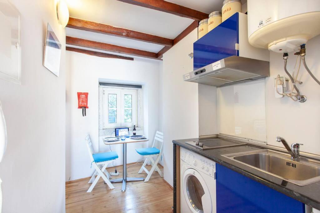 Mouraria I, Eco-duplex, French Balcony & Smart Check-in view 5