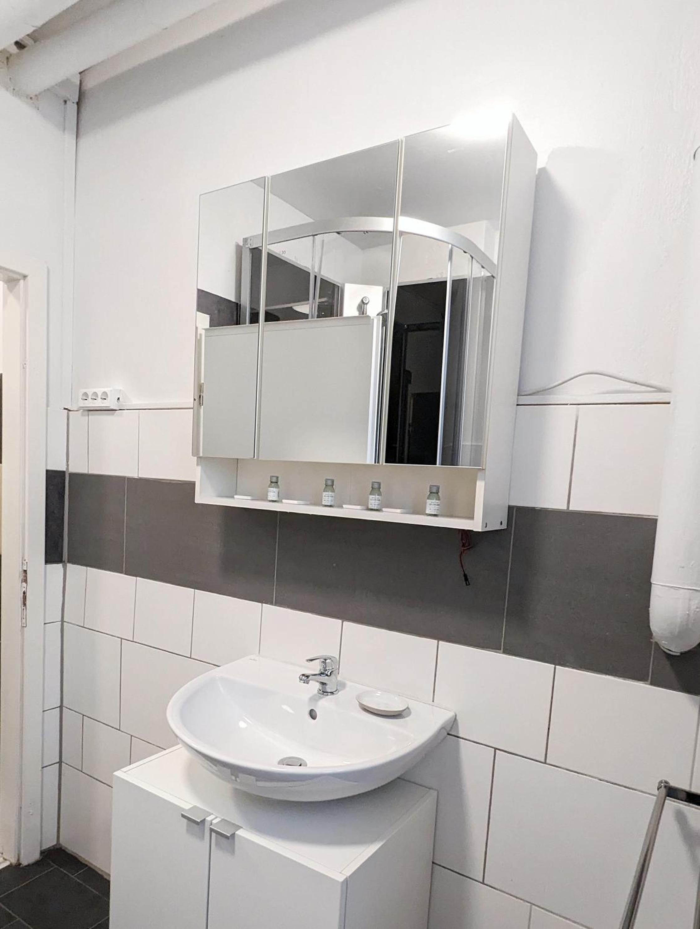 Tiergarten: Central, spacious, beautiful designed 2-BR Apt near park