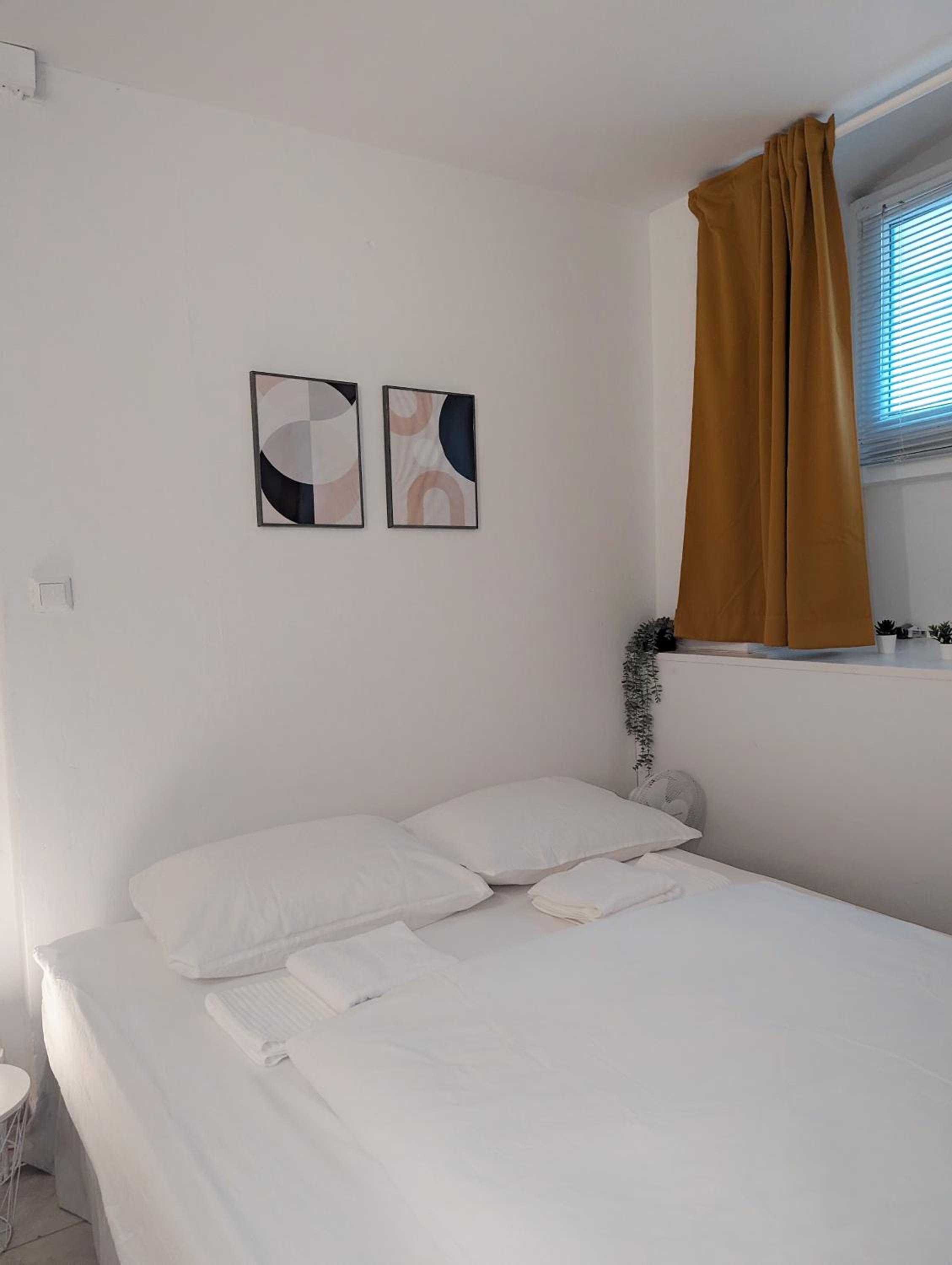 Tiergarten: Central, spacious, beautiful designed 2-BR Apt near park