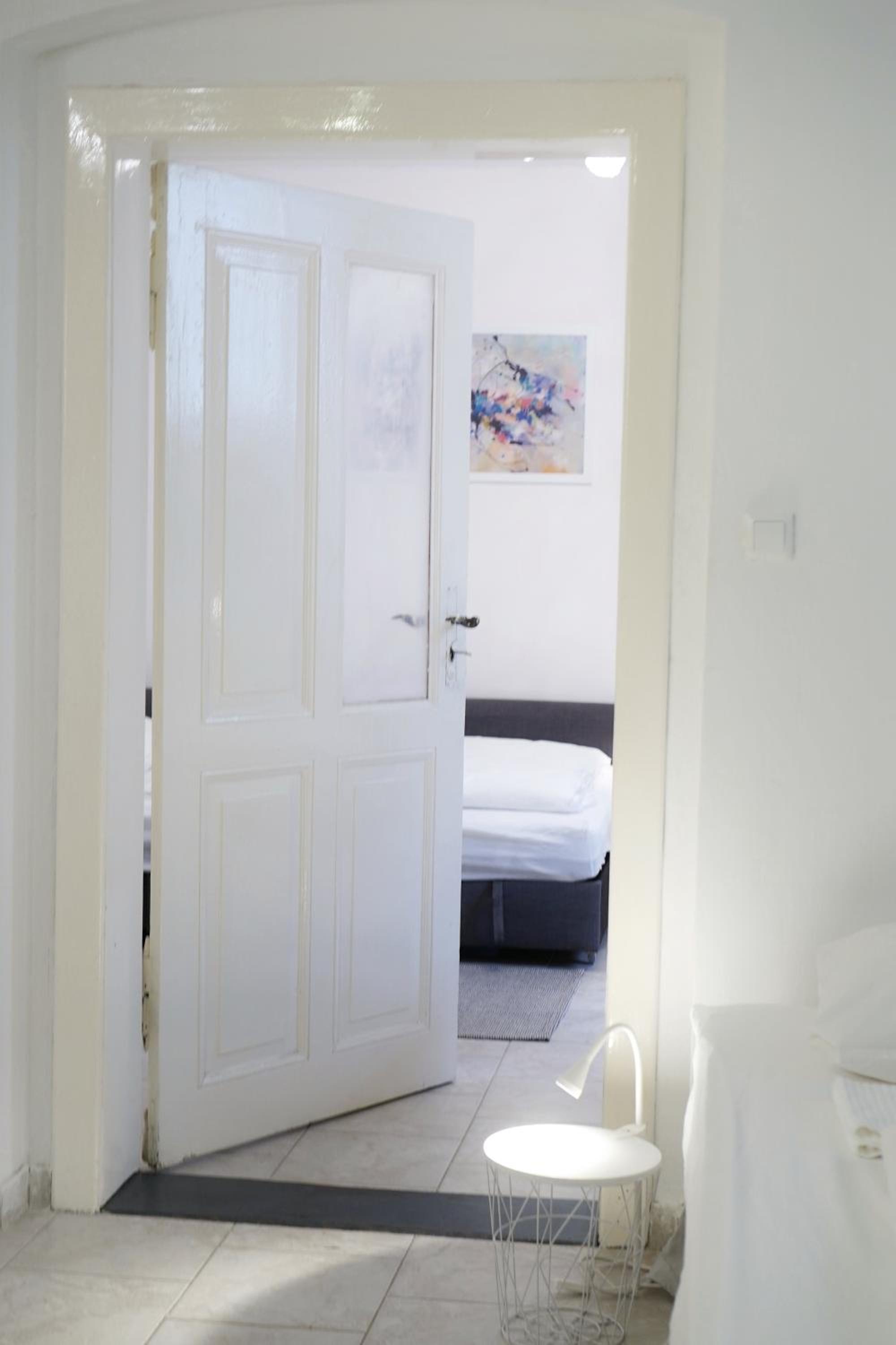 Tiergarten: Central, spacious, beautiful designed 2-BR Apt near park