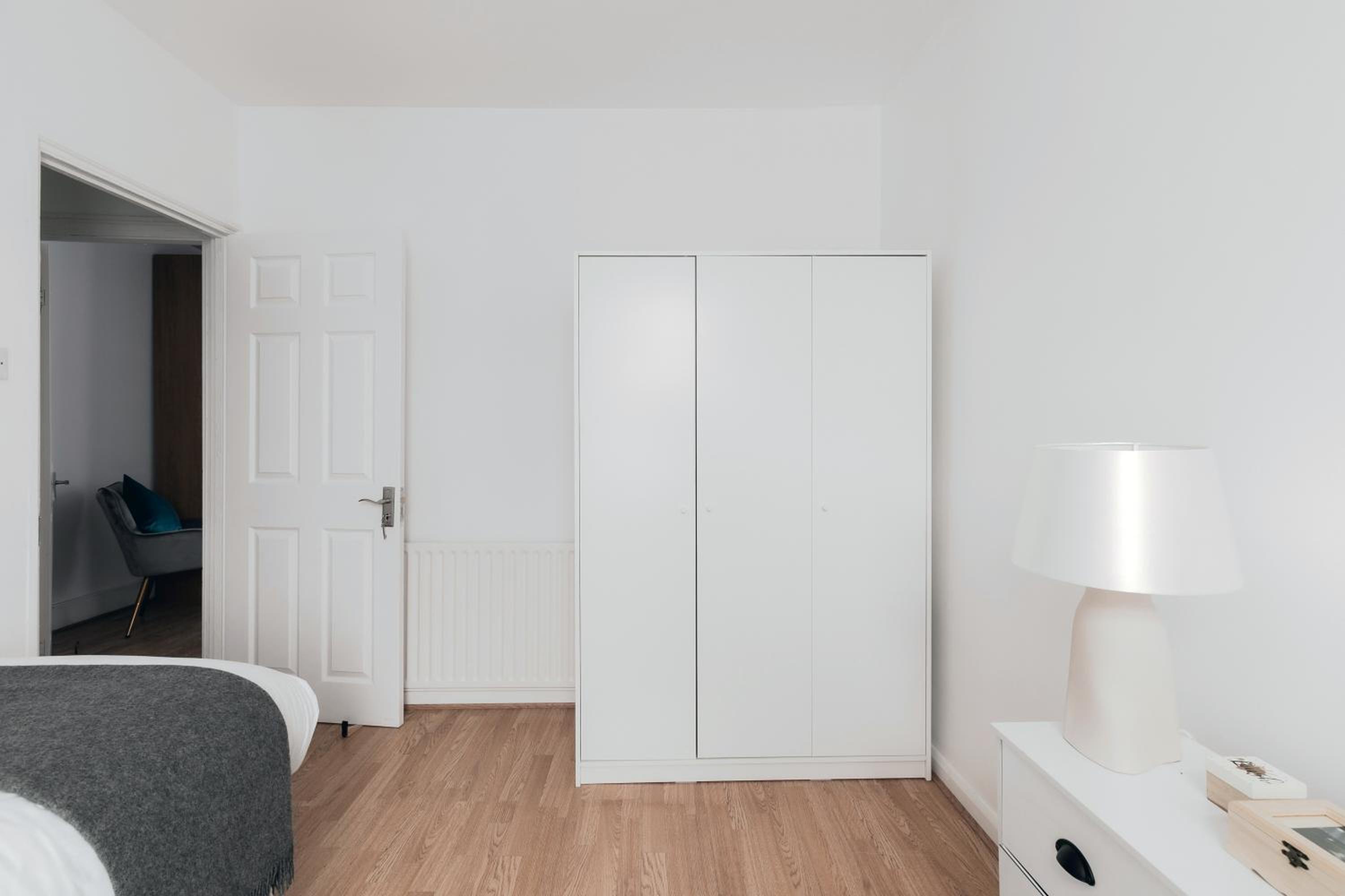 4 Bed House - Sleeps 8 - Garden Pets Wifi