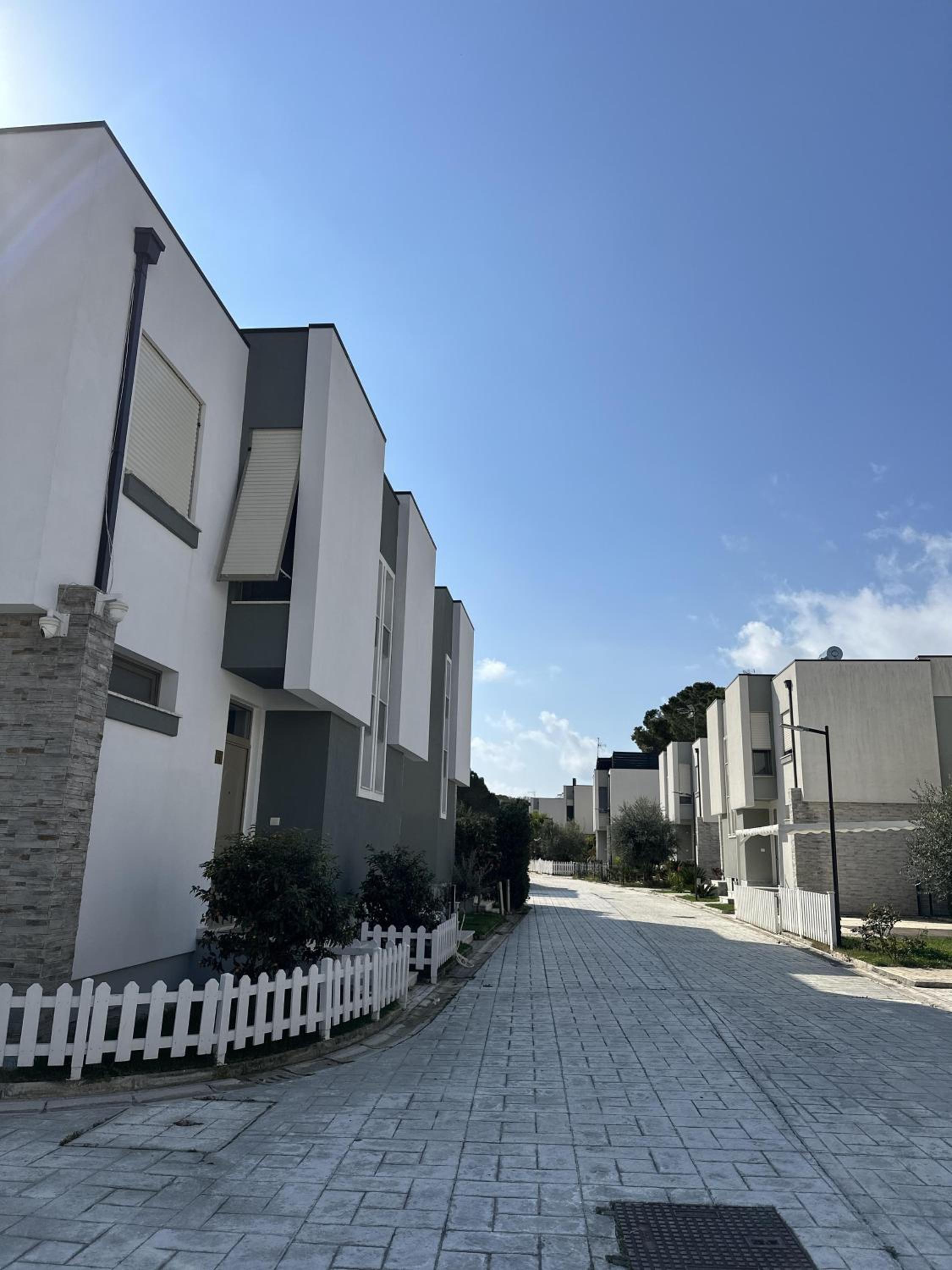 Lovely 2-Bed Apartment in Gjiri i Lalzit