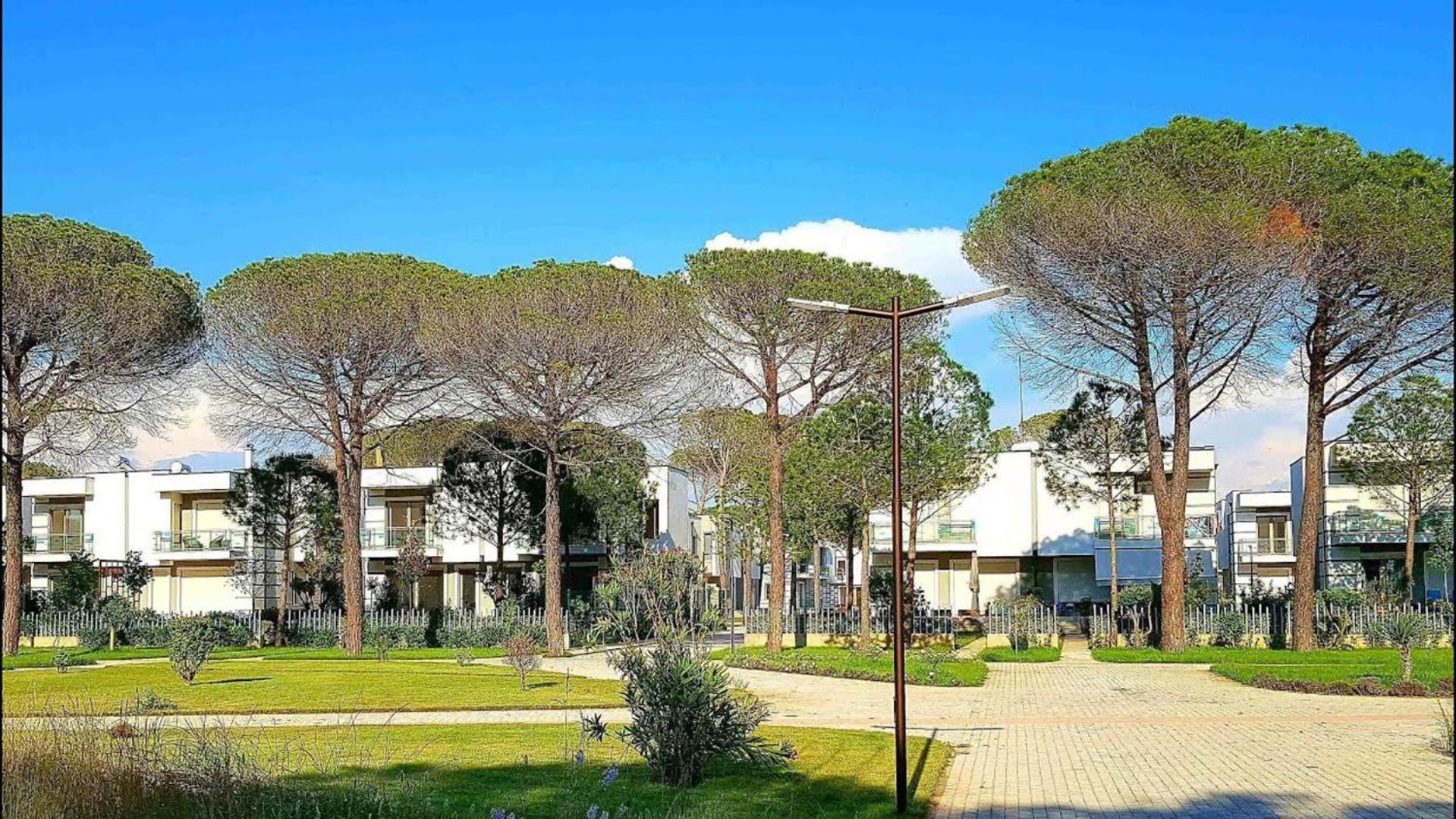 Lovely 2-Bed Apartment in Gjiri i Lalzit