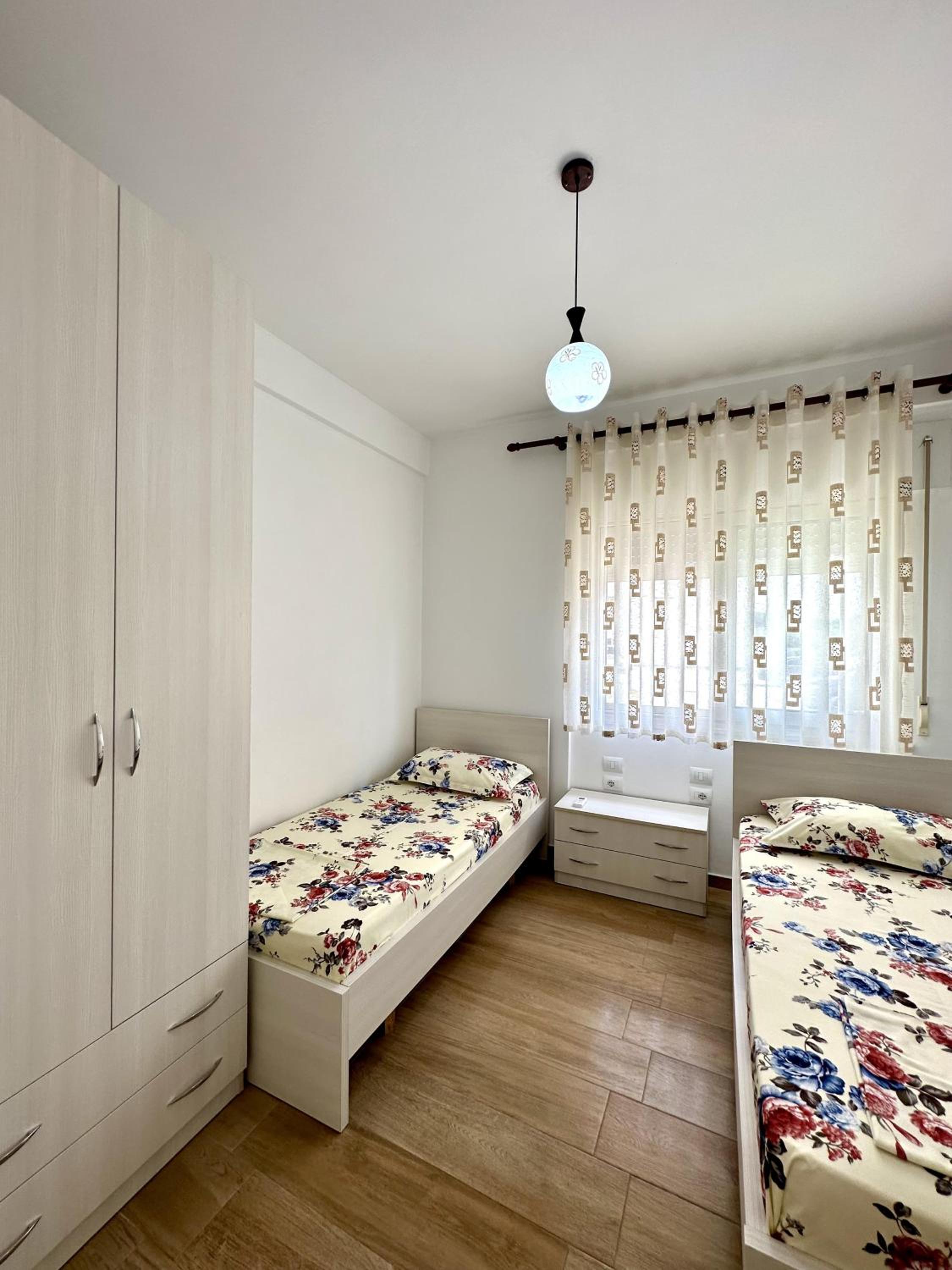 Lovely 2-Bed Apartment in Gjiri i Lalzit