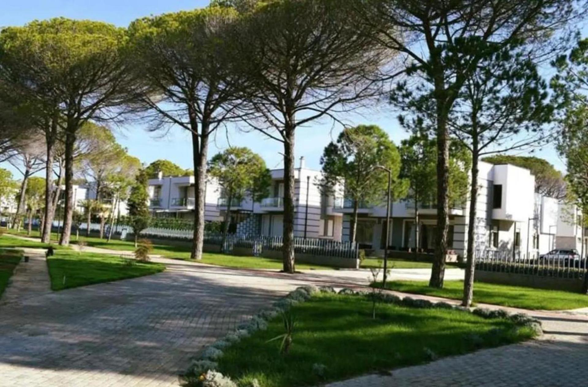 Lovely 2-Bed Apartment in Gjiri i Lalzit