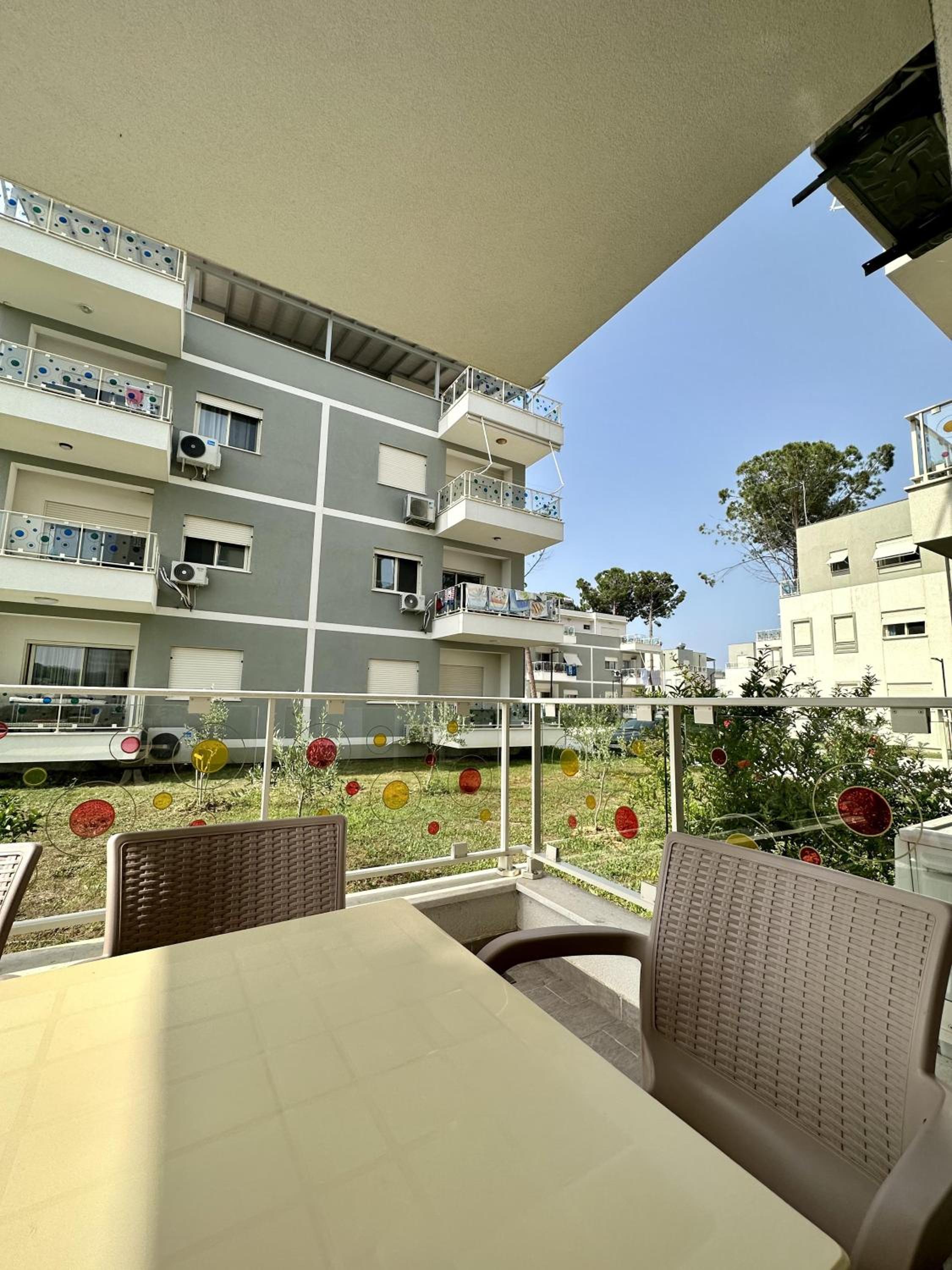 Lovely 2-Bed Apartment in Gjiri i Lalzit